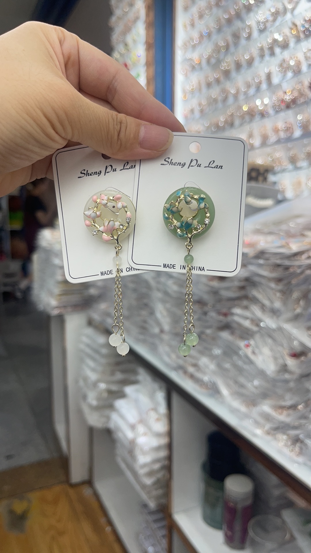 小香风胸针滴油马口铁胸章吧唧时尚别致配饰女款潮流百搭胸针小香风胸针滴油马口铁胸章详情图5