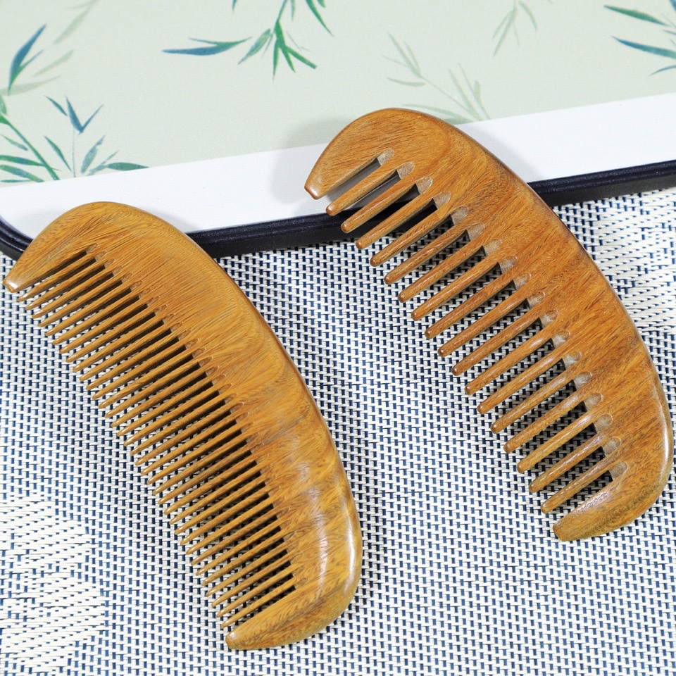 Green sandalwood comb, moon comb, fine-toothed wide-toothed massage comb, household gift comb, portable green sandalwood comb detail image 9