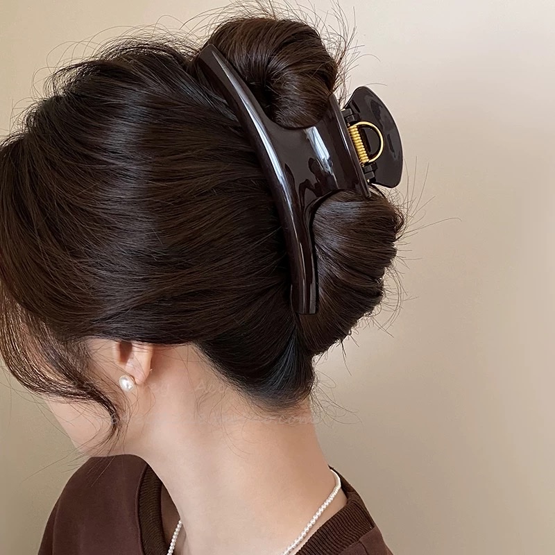 Large Shark clip 2025 new style, high-end arc-shaped grab clip, hair clip, large clip for women's back of the head