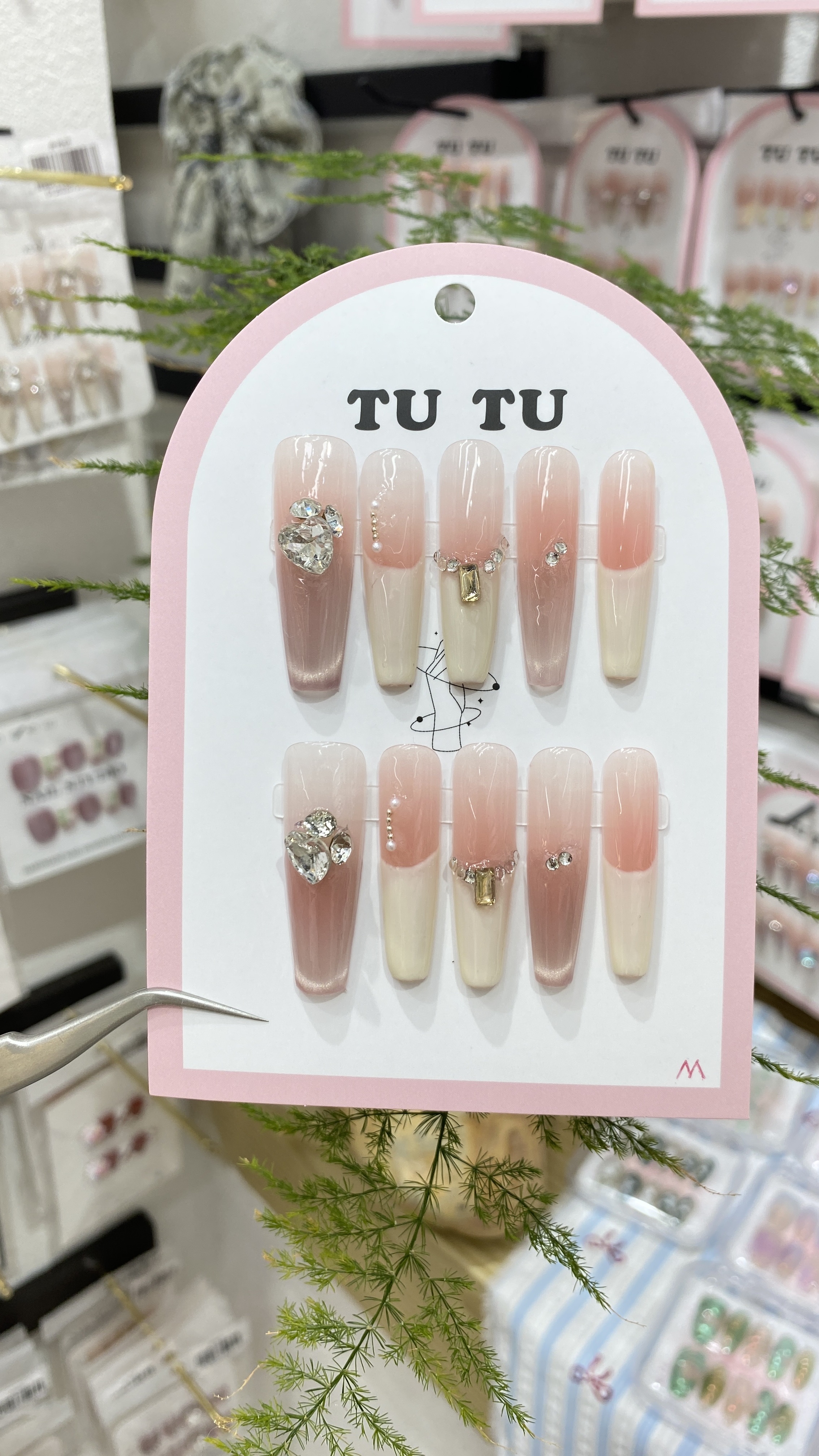 Tutu's handcrafted nail polish is super elegant. It features nail polish stickers, nail stickers, long T-shaped nail polish stickers