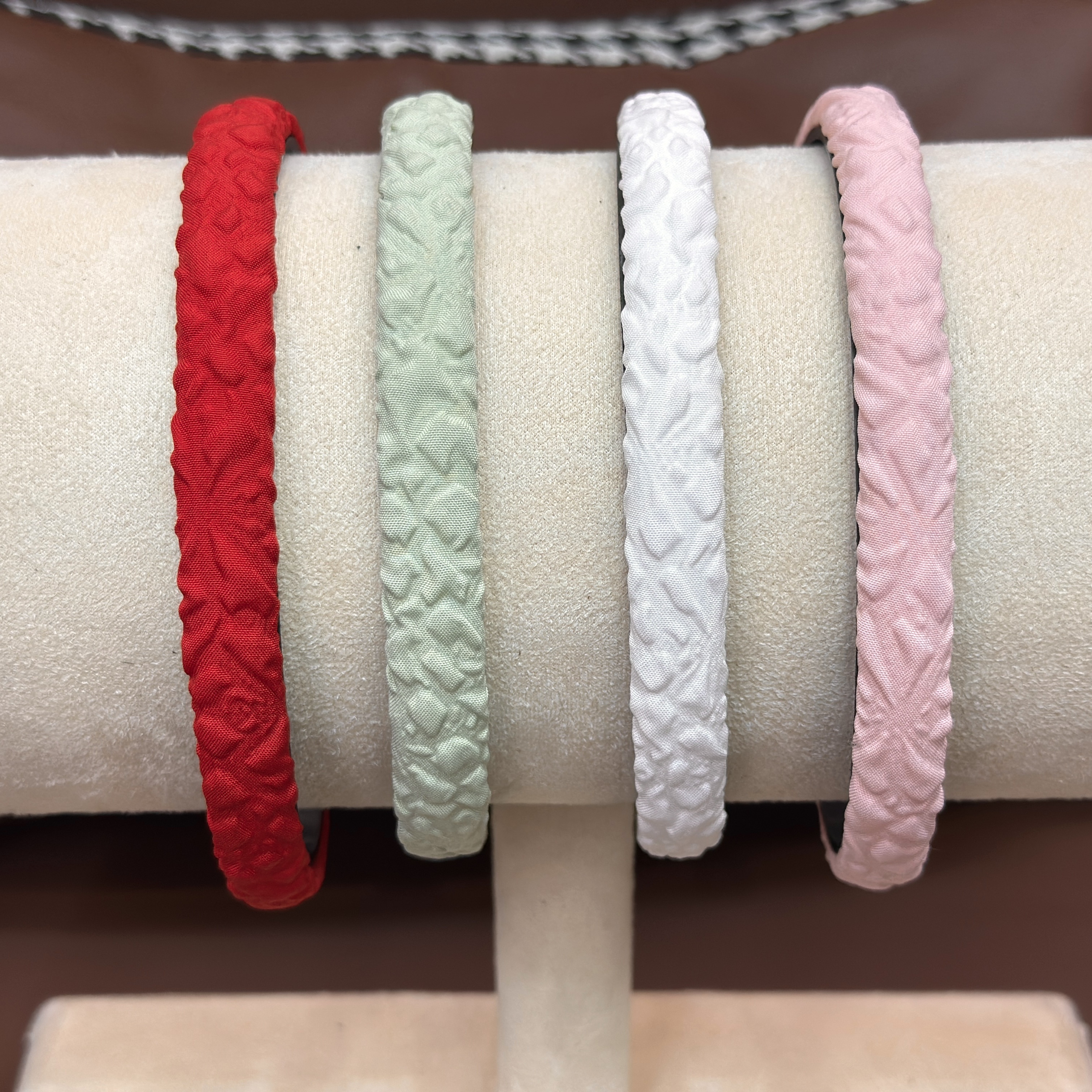 Candy-colored sponge hair bundles and headbands for women, summer hair pressing style, toothed hair accessories, toiletries, hair clips and hair clips, wholesale of accessories Item Picture