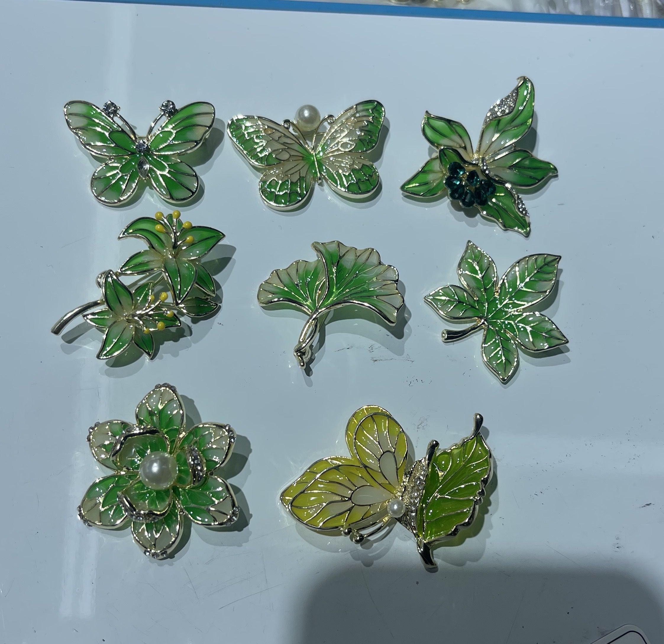 小香风胸针滴油马口铁胸章吧唧时尚个性配饰女款潮流百搭胸针小香风胸针滴油细节图