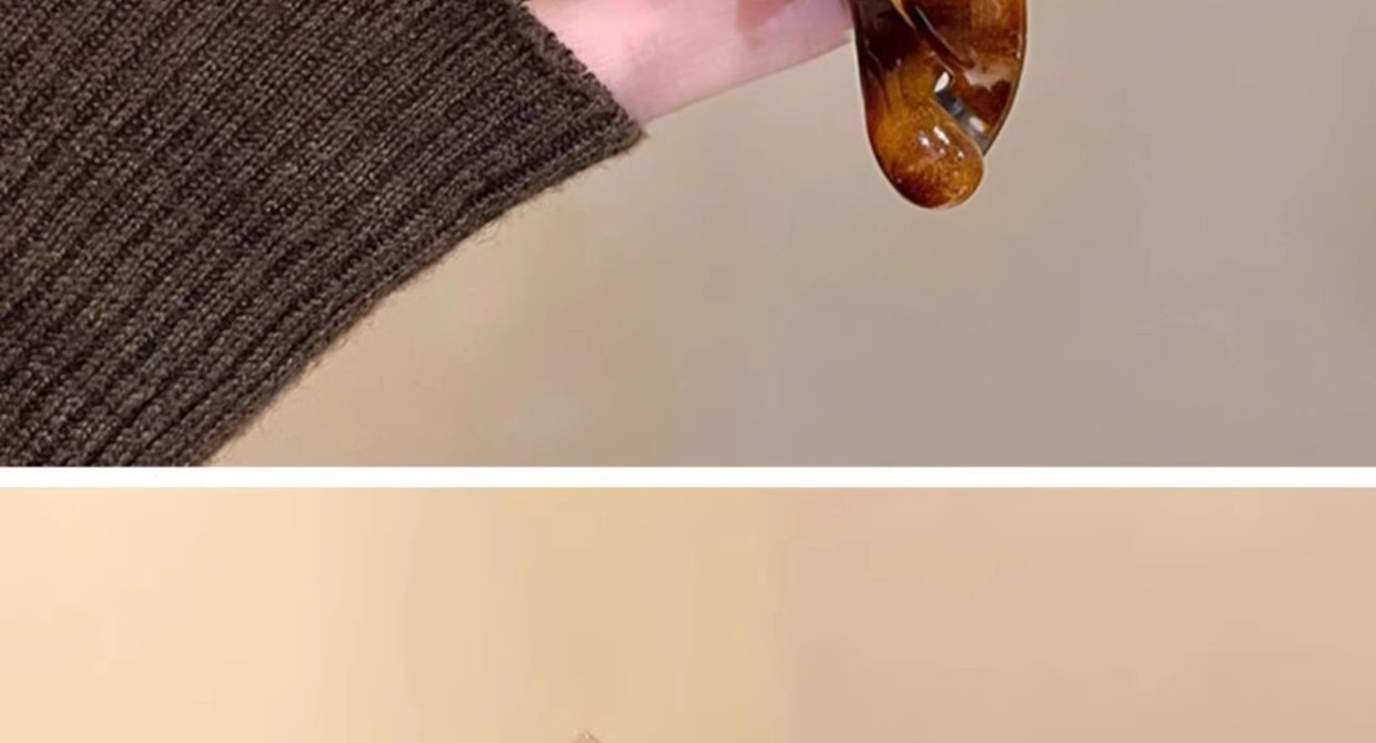 A 13cm large high ponytail clip with a natural and fluffy look that increases hair volume. A banana clip with teeth at the back of the head and anti-slip vertical clip detail image 15