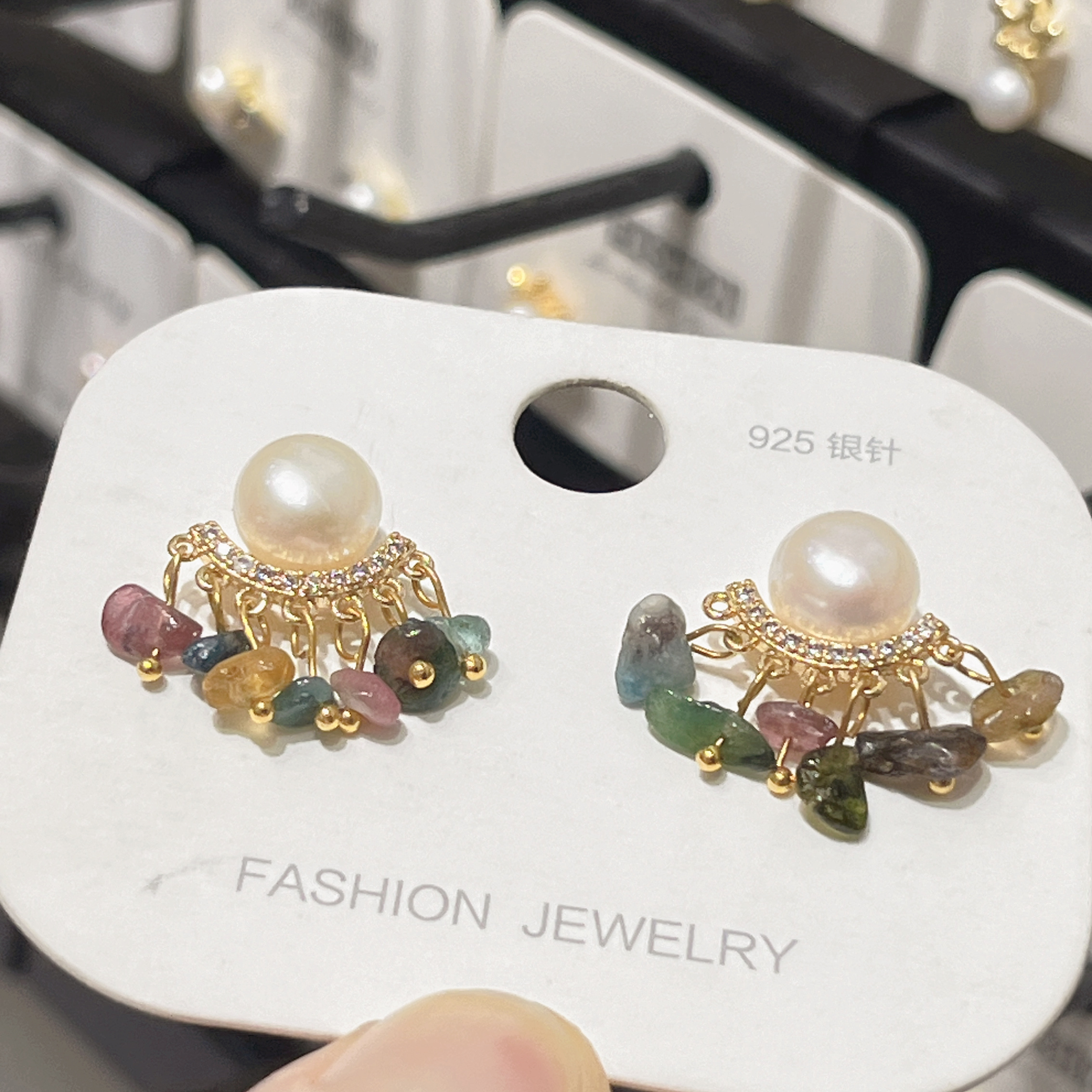 Yunyi jewelry's natural freshwater pearl earrings, tourmaline crushed stone stud earrings, welded zircon earrings, and pearl earrings