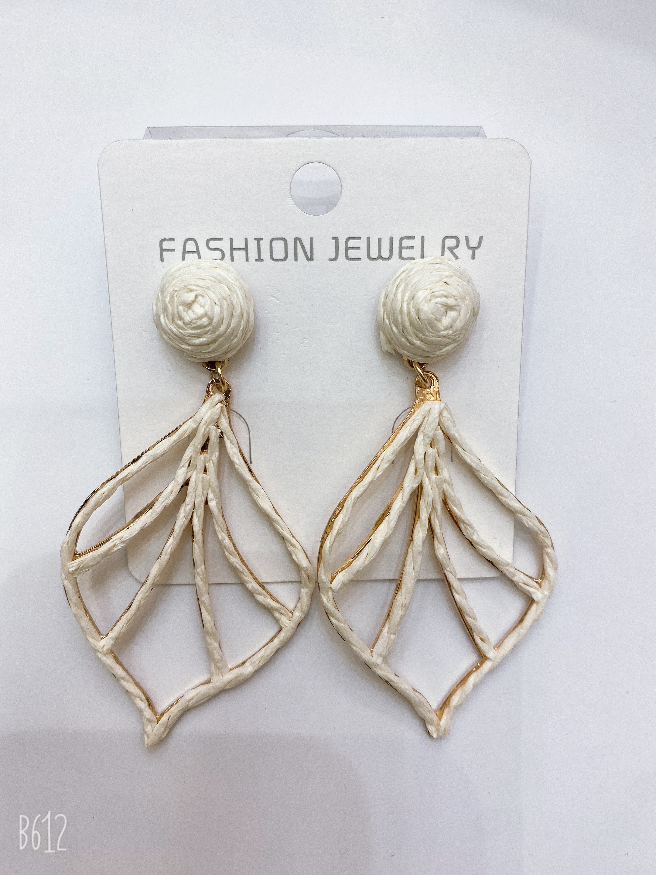 跨境热销波西米亚度假风手工编织拉菲草树叶耳坠耳环批发