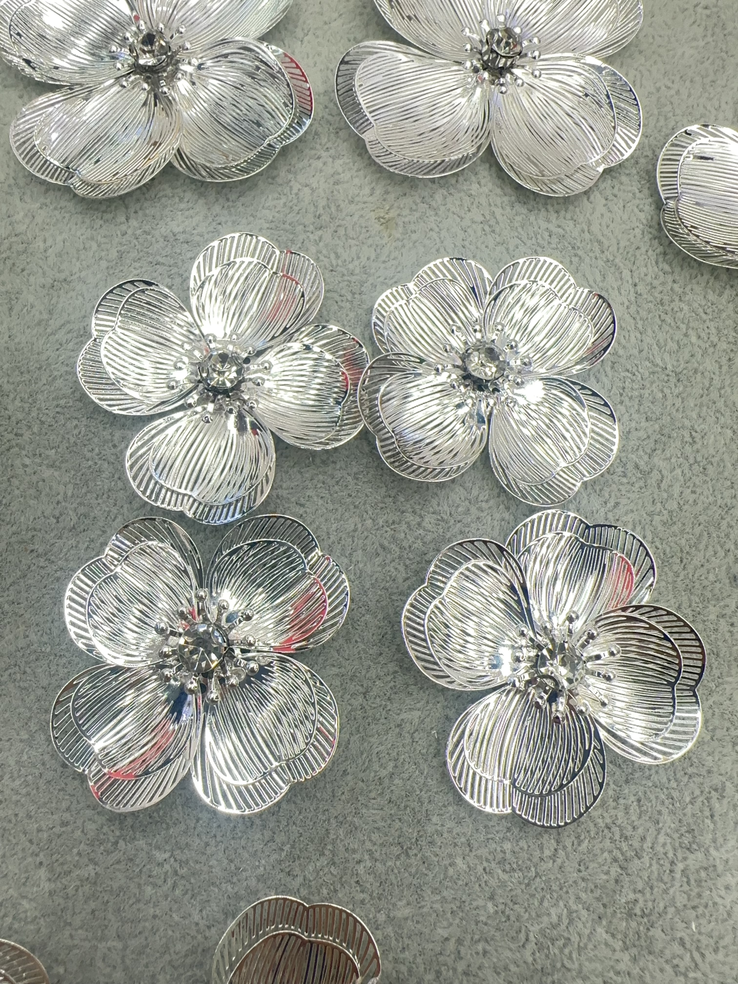 DIY fashionable computer tablet embossed jewelry accessories, oil-dripping versatile petals Application Scenario