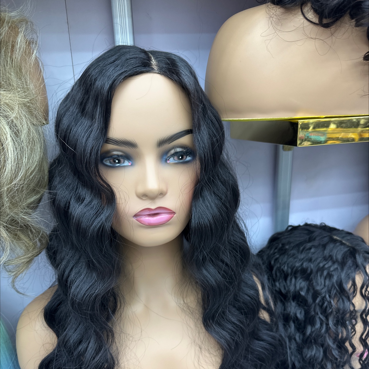 Beautiful long curly wig detail image 2