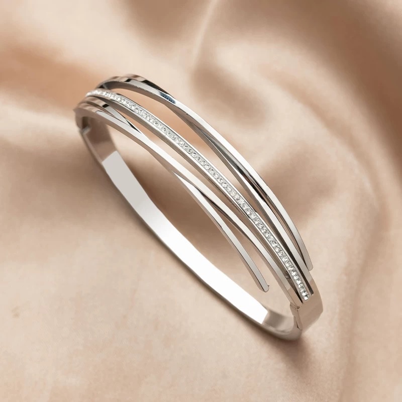 Fashionable multi-layer diamond-encrusted titanium steel bracelet Specification image