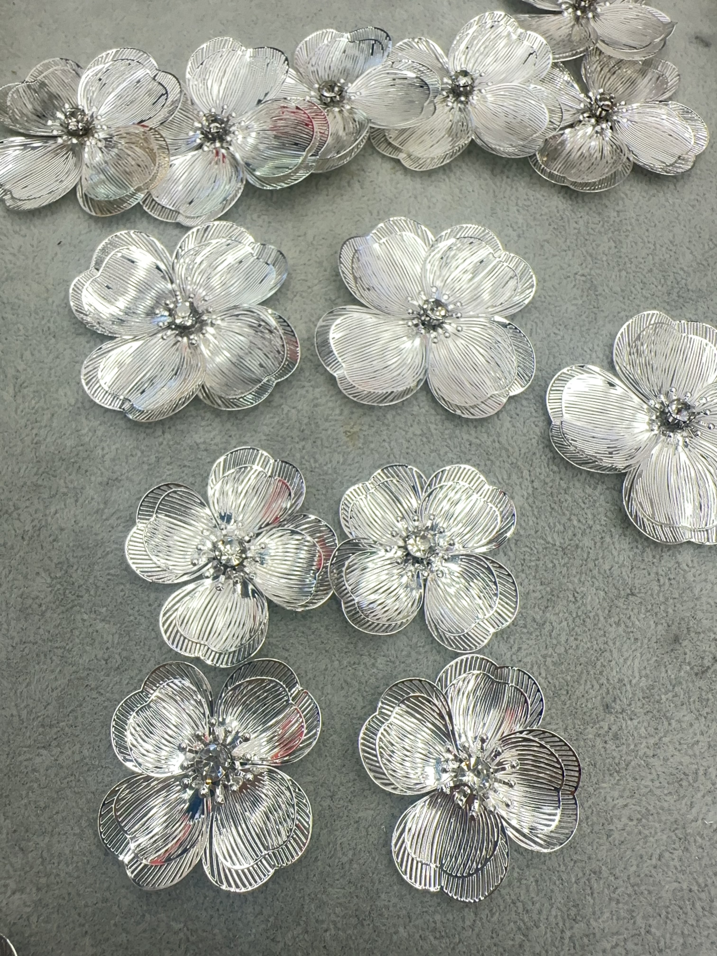 DIY fashionable computer tablet embossed jewelry accessories, oil-dripping versatile petals detail image 2