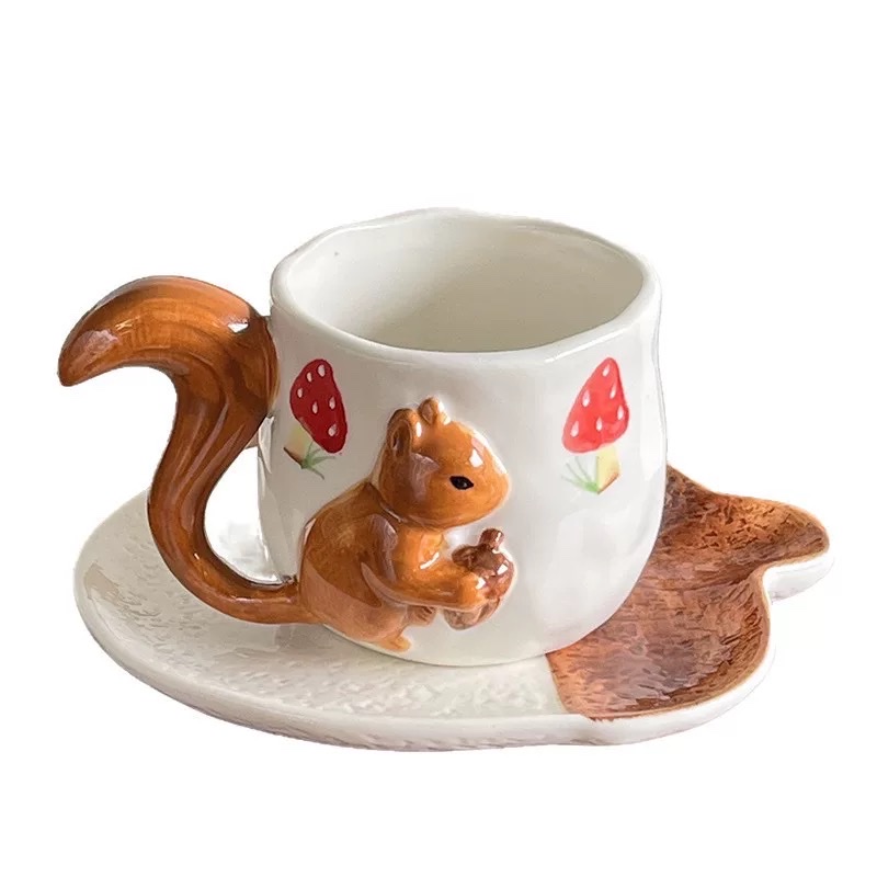 Cute hand-painted squirrel coffee cups and plates, underglaze colored irregular ceramic afternoon tea cups and plates, creative mugs and water cups Application Scenario