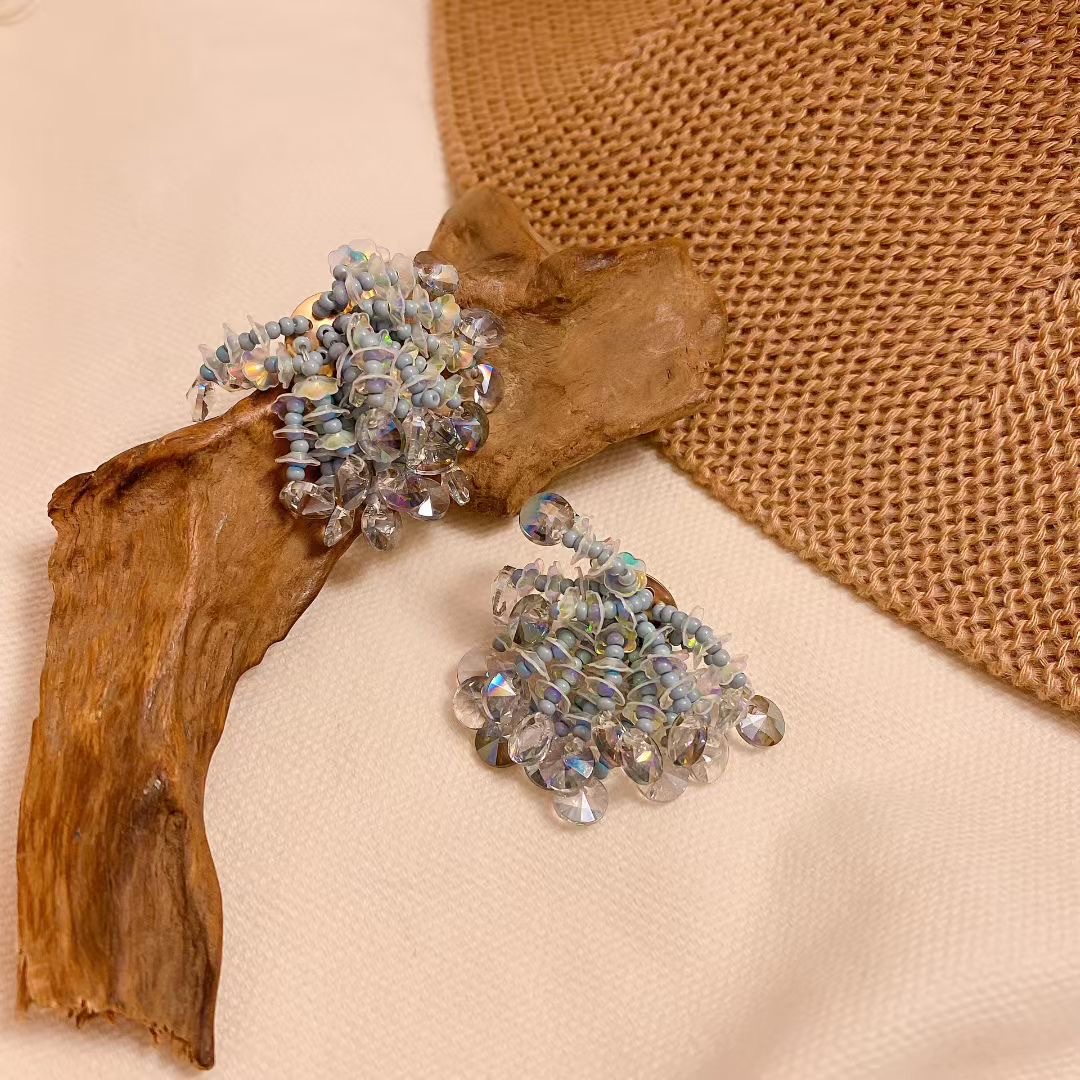 Handcrafted crystal imported millet bead dreamy haze blue small earrings S925 silver needle Specification image