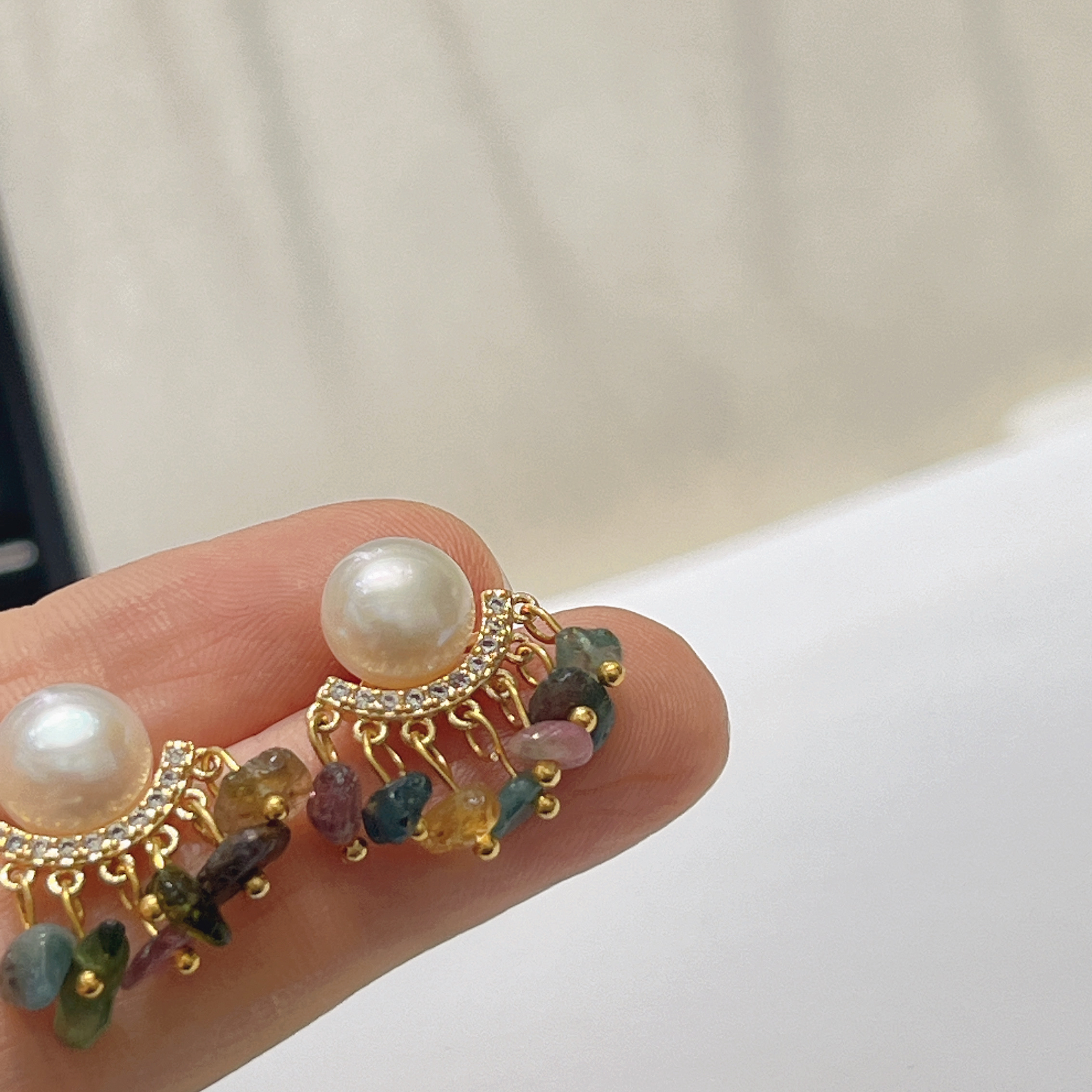 Yunyi jewelry's natural freshwater pearl earrings, tourmaline crushed stone stud earrings, welded zircon earrings, and pearl earrings detail image 6
