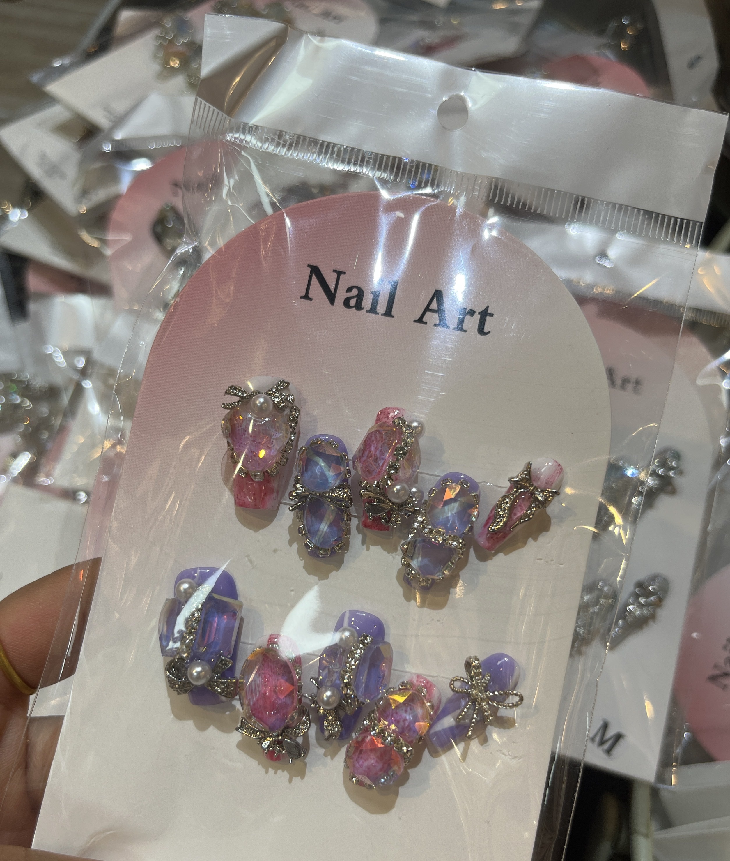 Light luxury zircon full diamond heavy industry nail art, pure handcrafted nail art details Picture