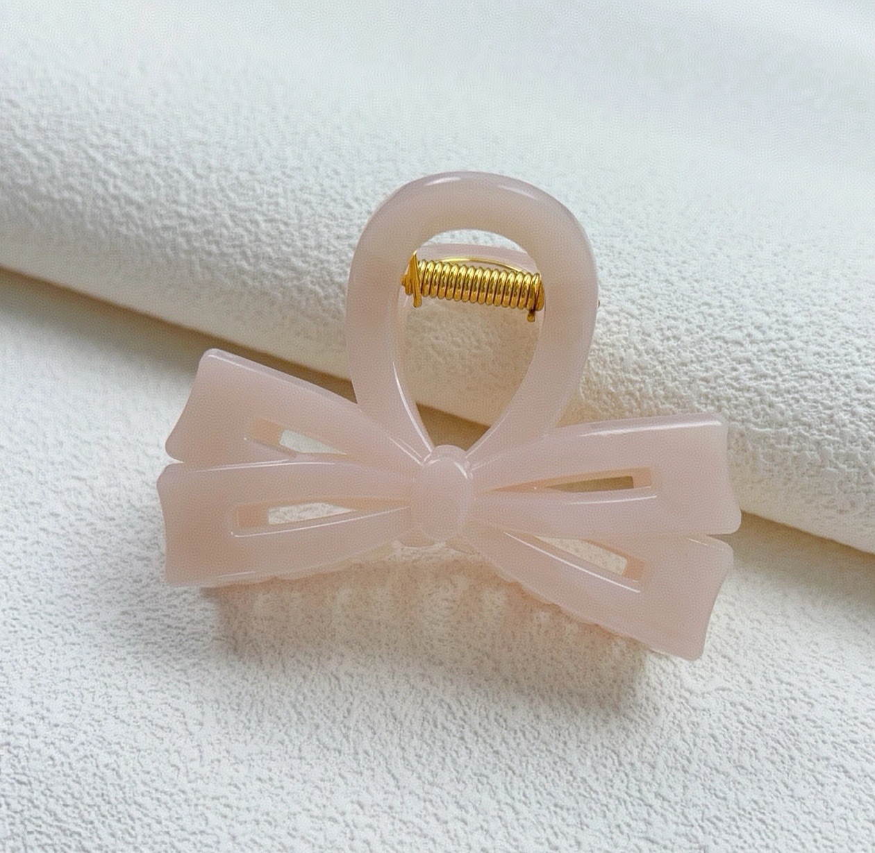 Milk tea-colored PC scratch-clip headwear
