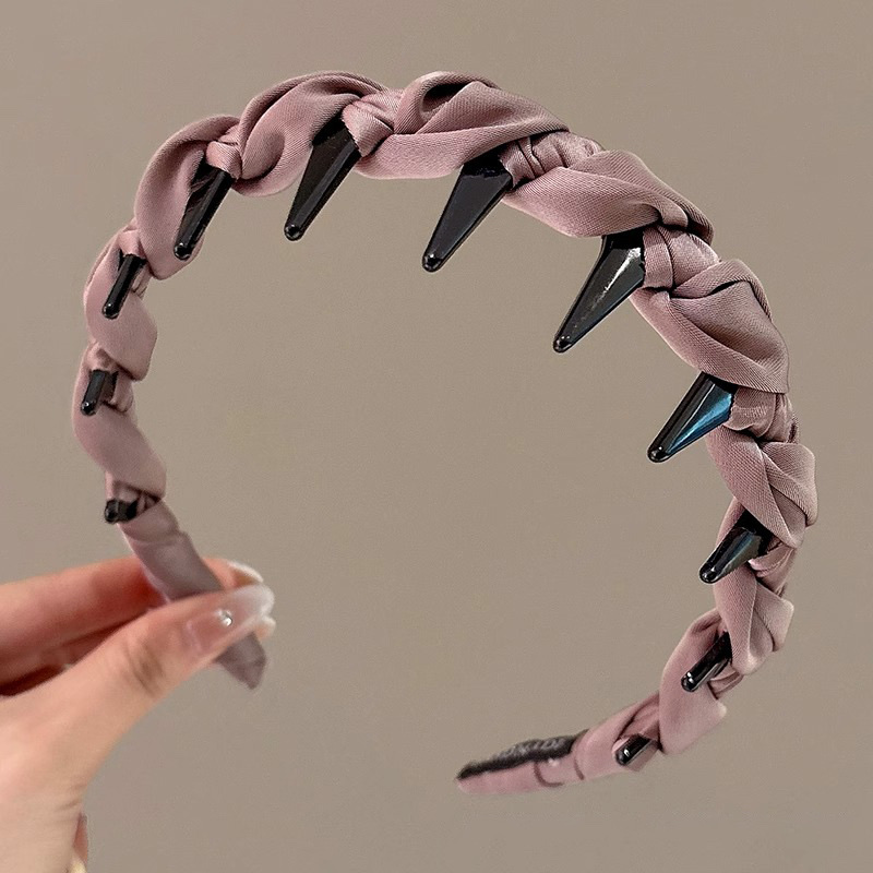 A high-end fabric wavy hairband for women, a perfect tool for trimming broken hair. A high headband with teeth and anti-slip facial hair clip Item Picture