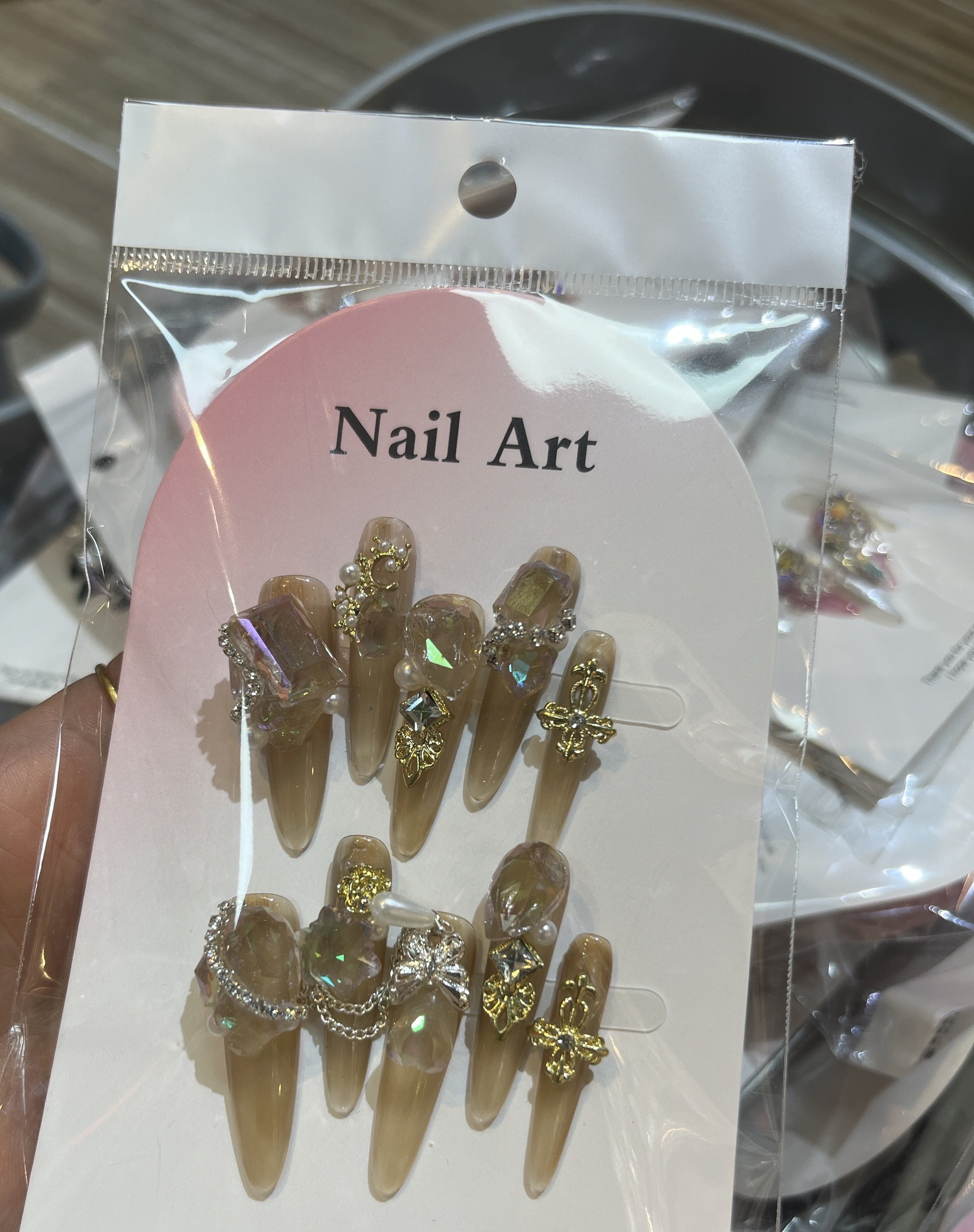 Light luxury zircon full diamond heavy industry nail art, pure handcrafted nail art Application Scenario