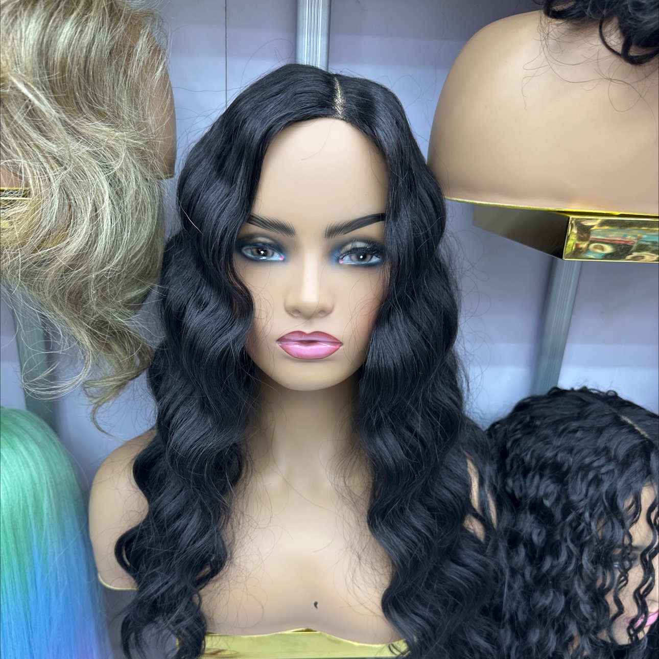 Beautiful long curly wig Application Scenario