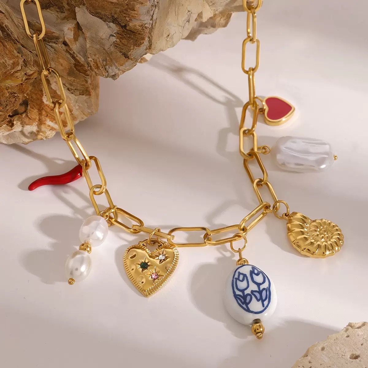 Stainless steel pearl heart-shaped conch pendant necklace, vacation style ocean neck jewelry, foreign trade ins style accessory for women Specification image