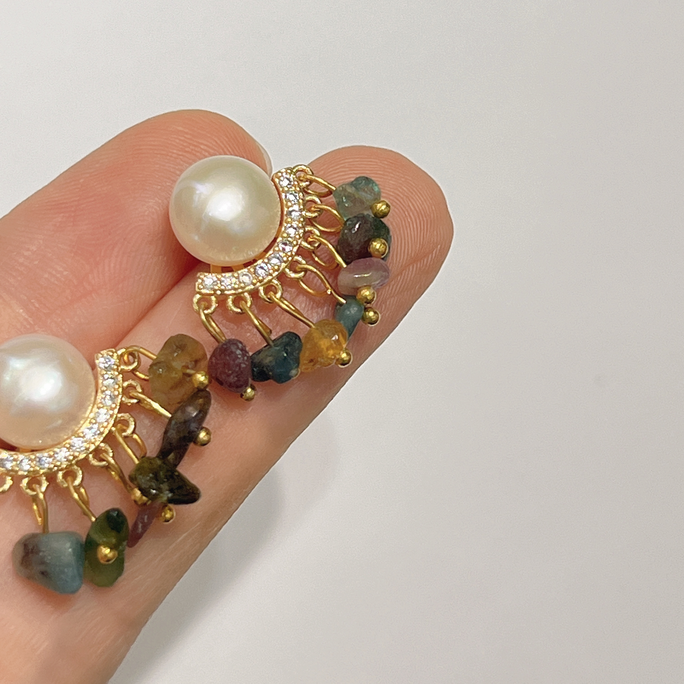 Yunyi jewelry's natural freshwater pearl earrings, tourmaline crushed stone stud earrings, welded zircon earrings, and pearl earrings detail image 5