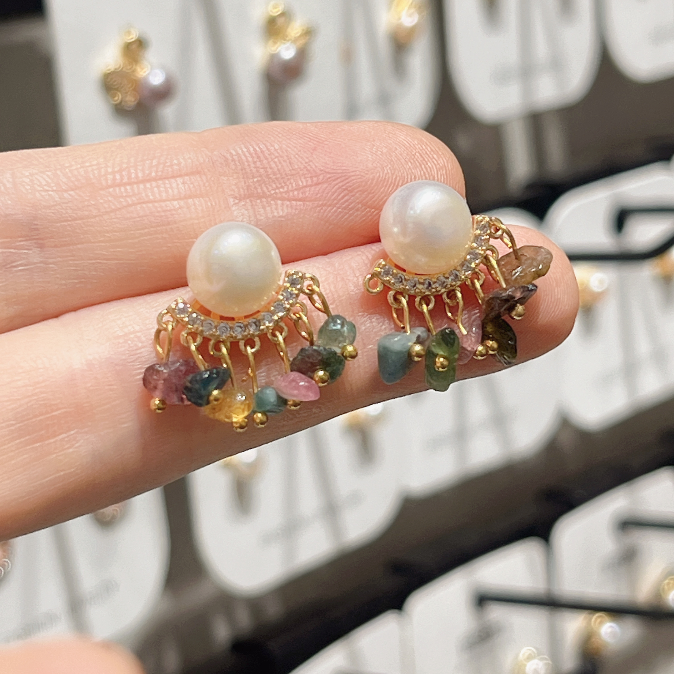 Yunyi jewelry's natural freshwater pearl earrings, tourmaline crushed stone stud earrings, welded zircon earrings, and pearl earrings detail image 15