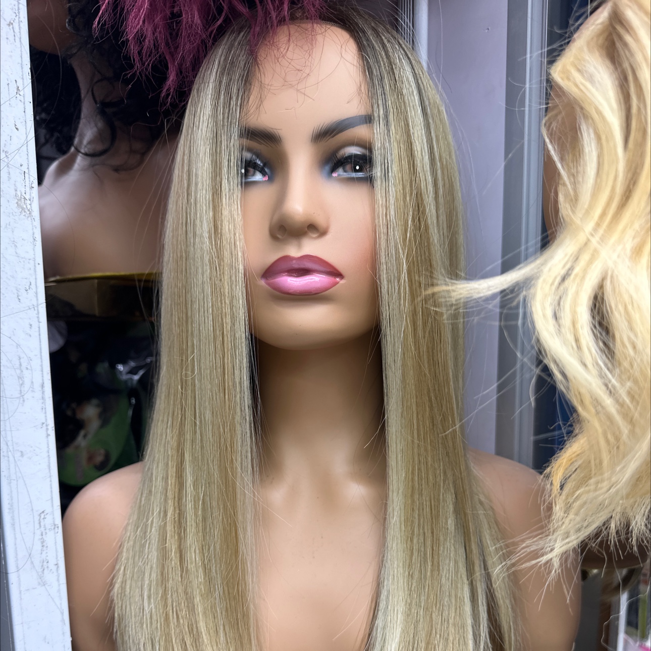 Beautiful wig detail image 2