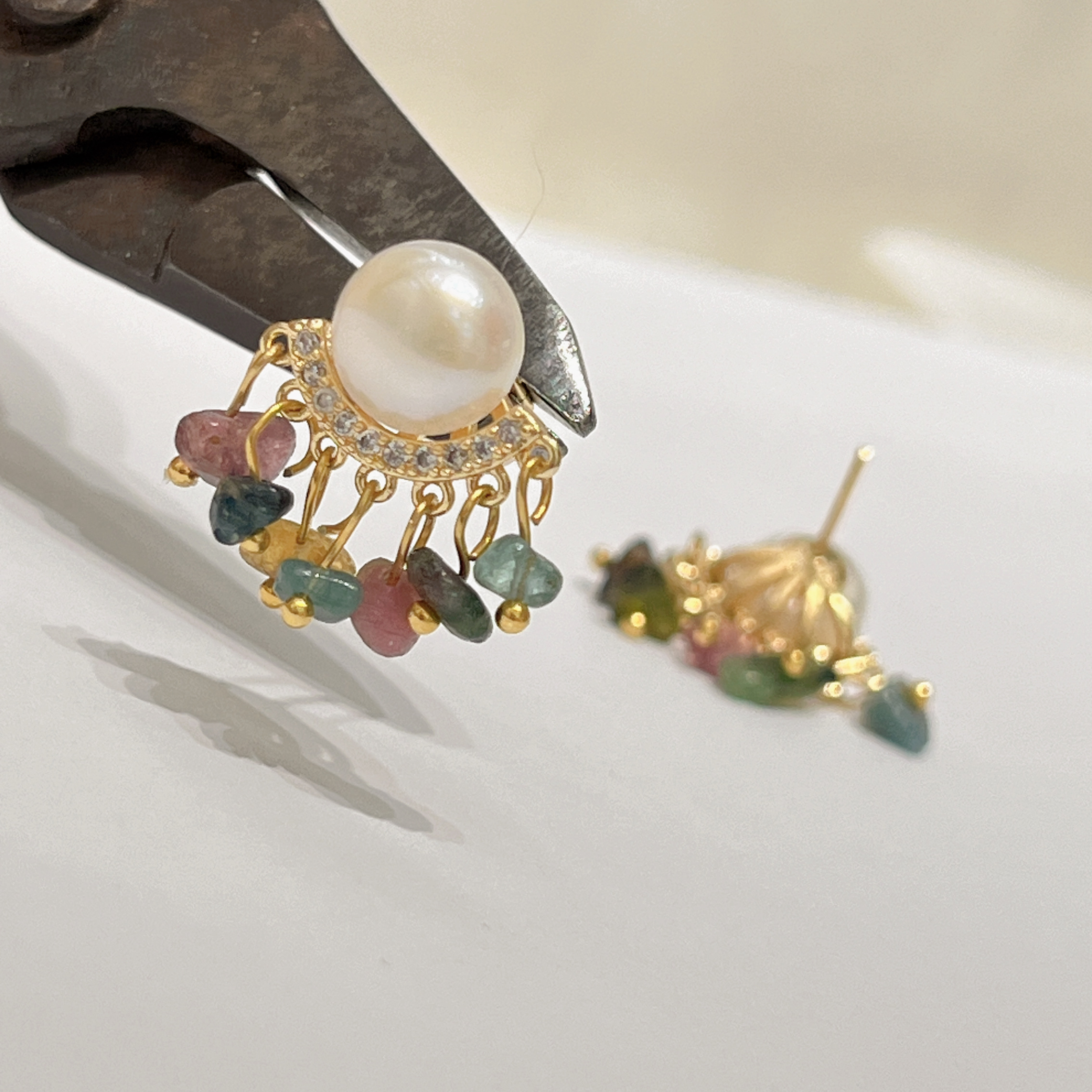 Yunyi jewelry's natural freshwater pearl earrings, tourmaline crushed stone stud earrings, welded zircon earrings, and pearl earrings detail image 9