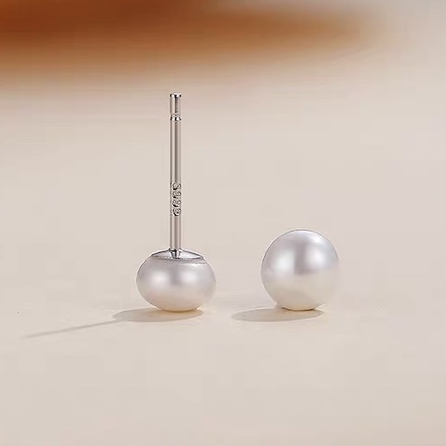 Yunyi Shijia freshwater pearl stud earrings, approximately 5-6mm in diameter, S925 silver needle, white natural pearl stud earrings, pearl earrings and accessories detail image 2