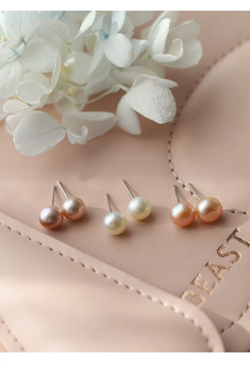 Yunyi Shijia freshwater pearl stud earrings, approximately 5-6mm in diameter, S925 silver needle, white natural pearl stud earrings, pearl earrings and accessories detail image 6