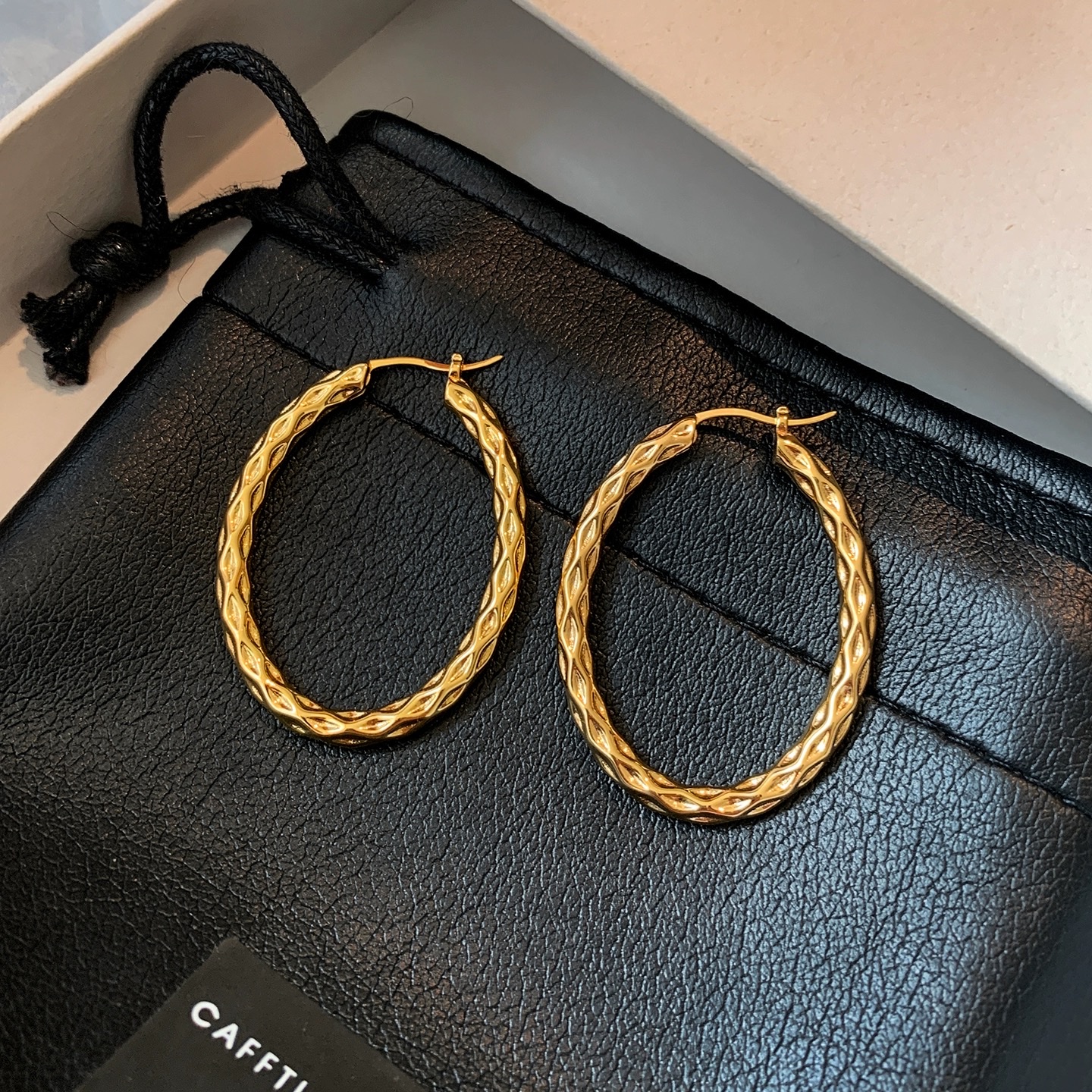 European and American exaggerated gold and silver diamond-shaped large plain ring earrings, each ring exudes a sense of high-end luxury, light luxury, old money style, 2025 super popular earrings and earrings Specification image