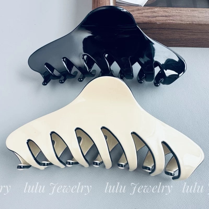 法式抓夹，款式新颖别致大方。醋酸材料很好有质感，