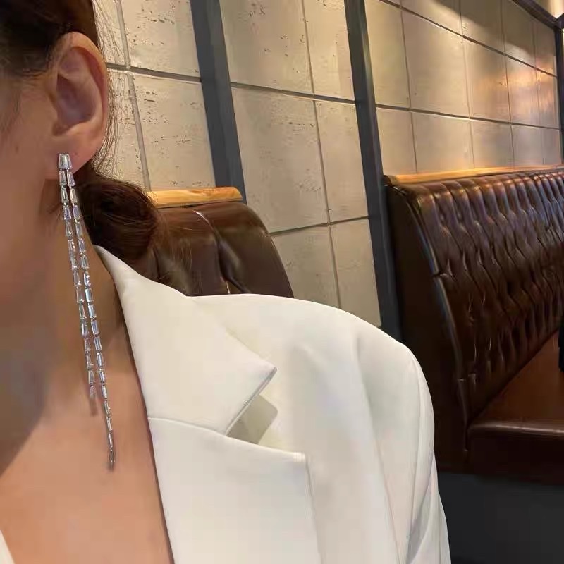 Accessories, earrings, long pants, earrings, welded zircon earrings, elegant and stylish women's style, fashionable and versatile details Picture
