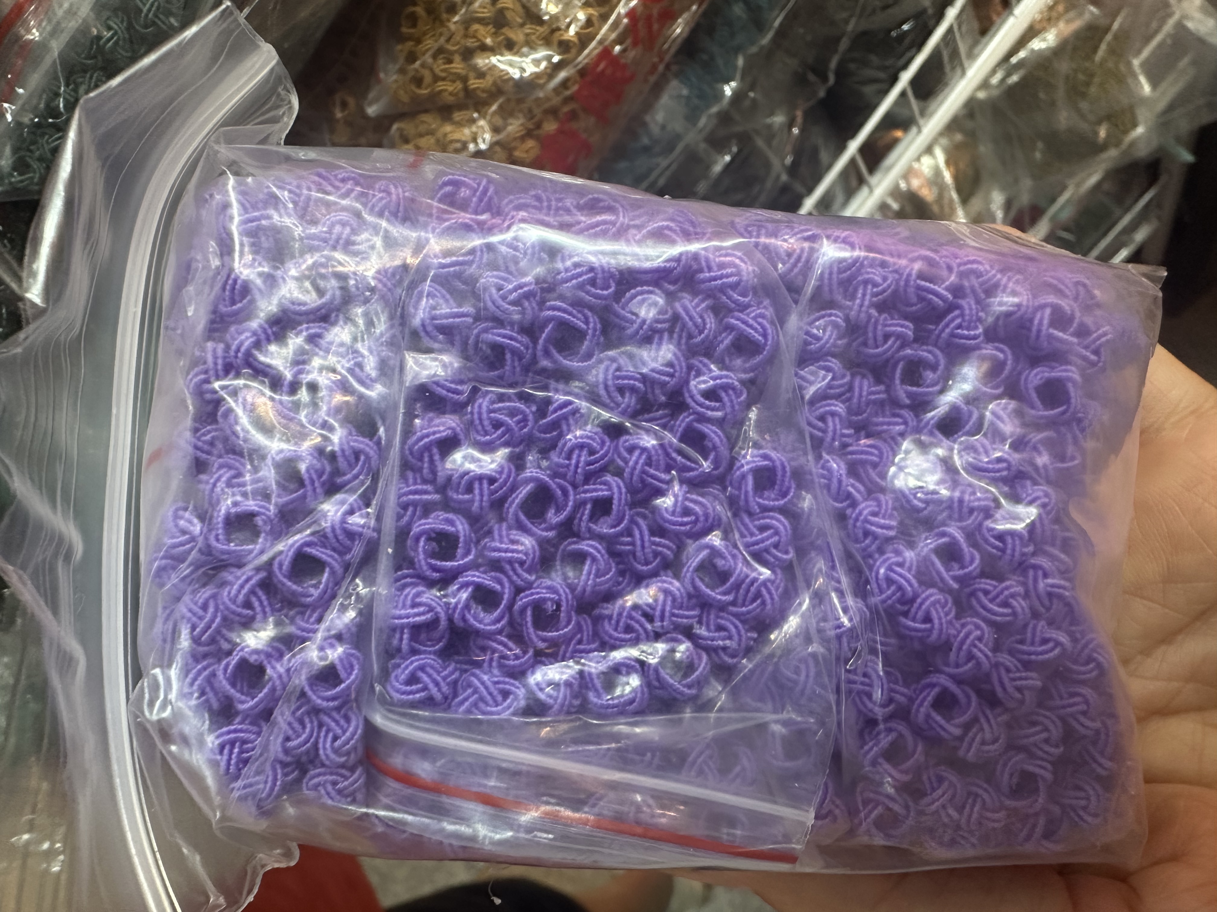 2025年新款绕线扣673红中紫，可编各种上档次的精美中国结配饰，车挂件包挂件，手链脚链项链腰链耳环戒指等，质量好价格实