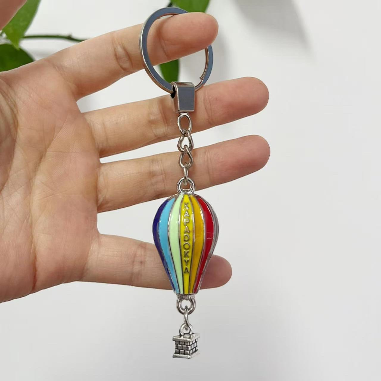 Hot air balloon ball keychain accessory, cherry pearl transparent decorative key chain, cute accessory, Turkish pendant, decorative item, diy customization, creative, colorful Application Scenario