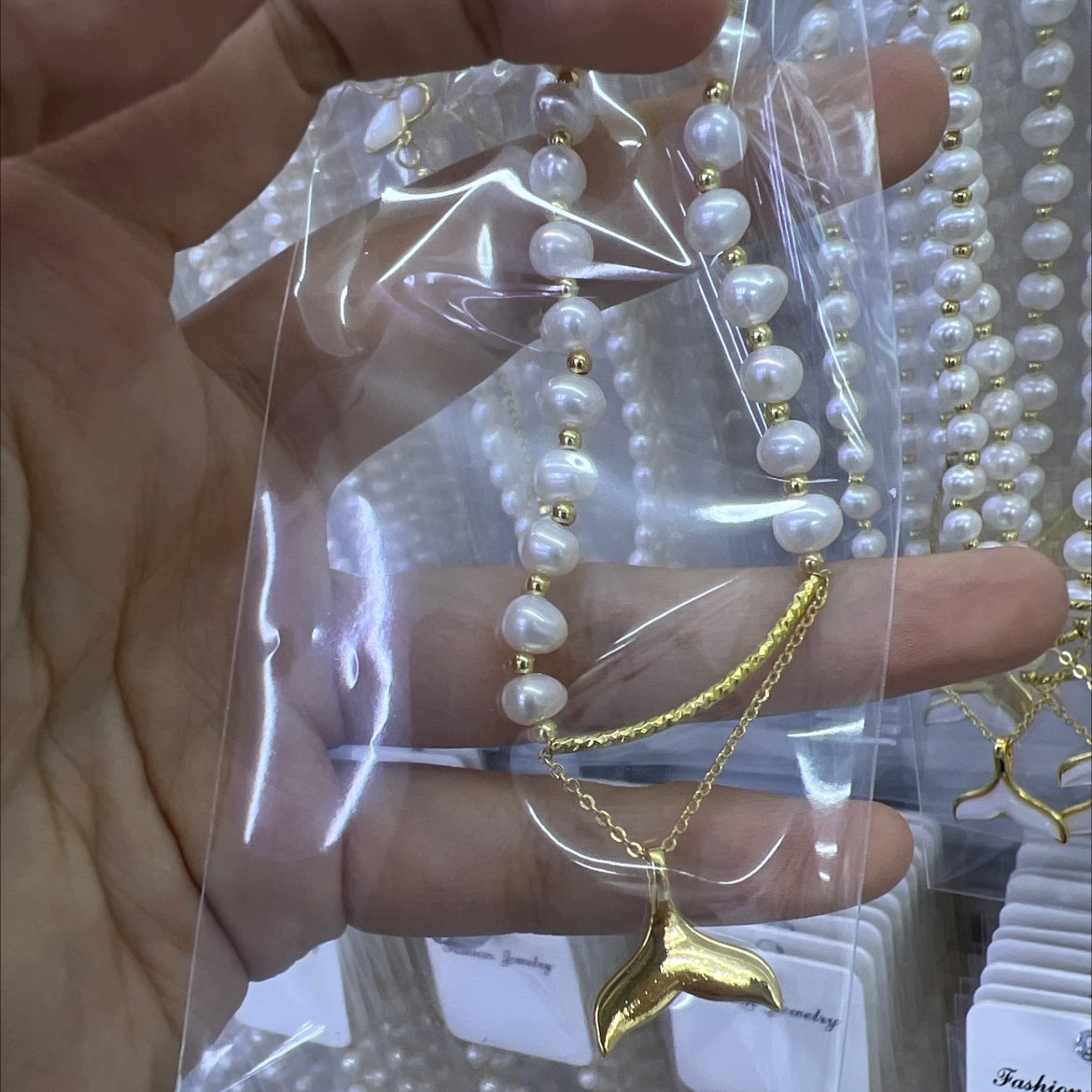 Elegant and refined, deep-sea white mother-of-pearl fish tail pendant, freshwater pearl necklace, women's light luxury design, collarbone chain Application Scenario