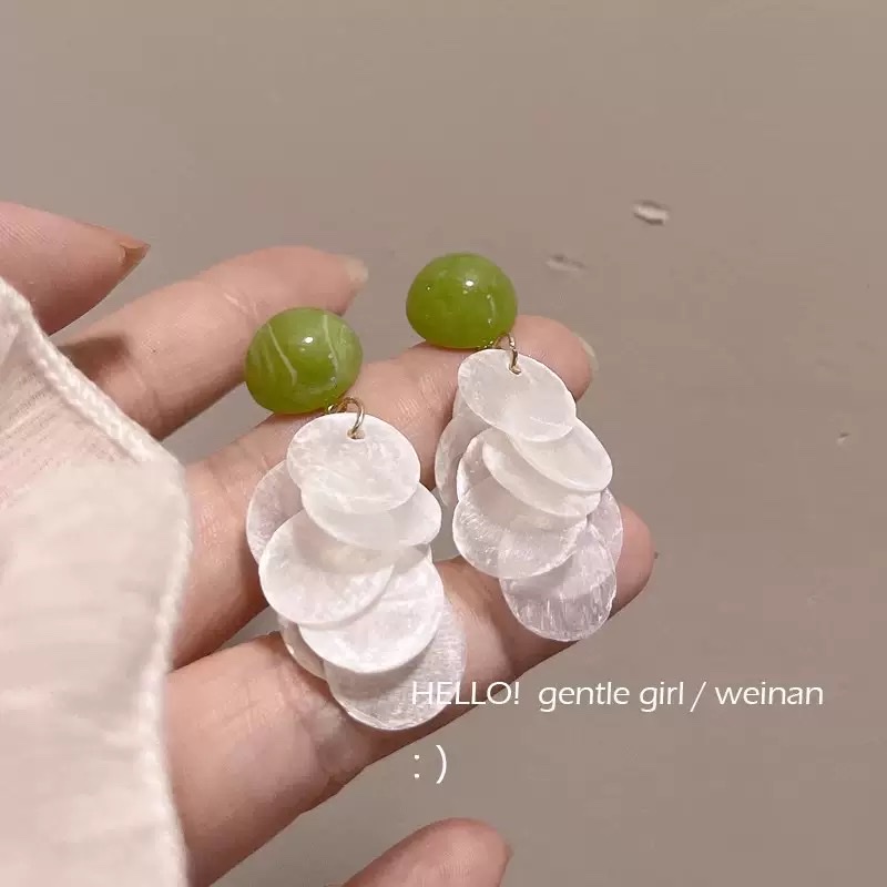Douyin's best-selling super flash Zircon earrings, women's light luxury, niche and high-end ear rings, sweet and cool, internet-famous exquisite ear clips and earrings details Picture