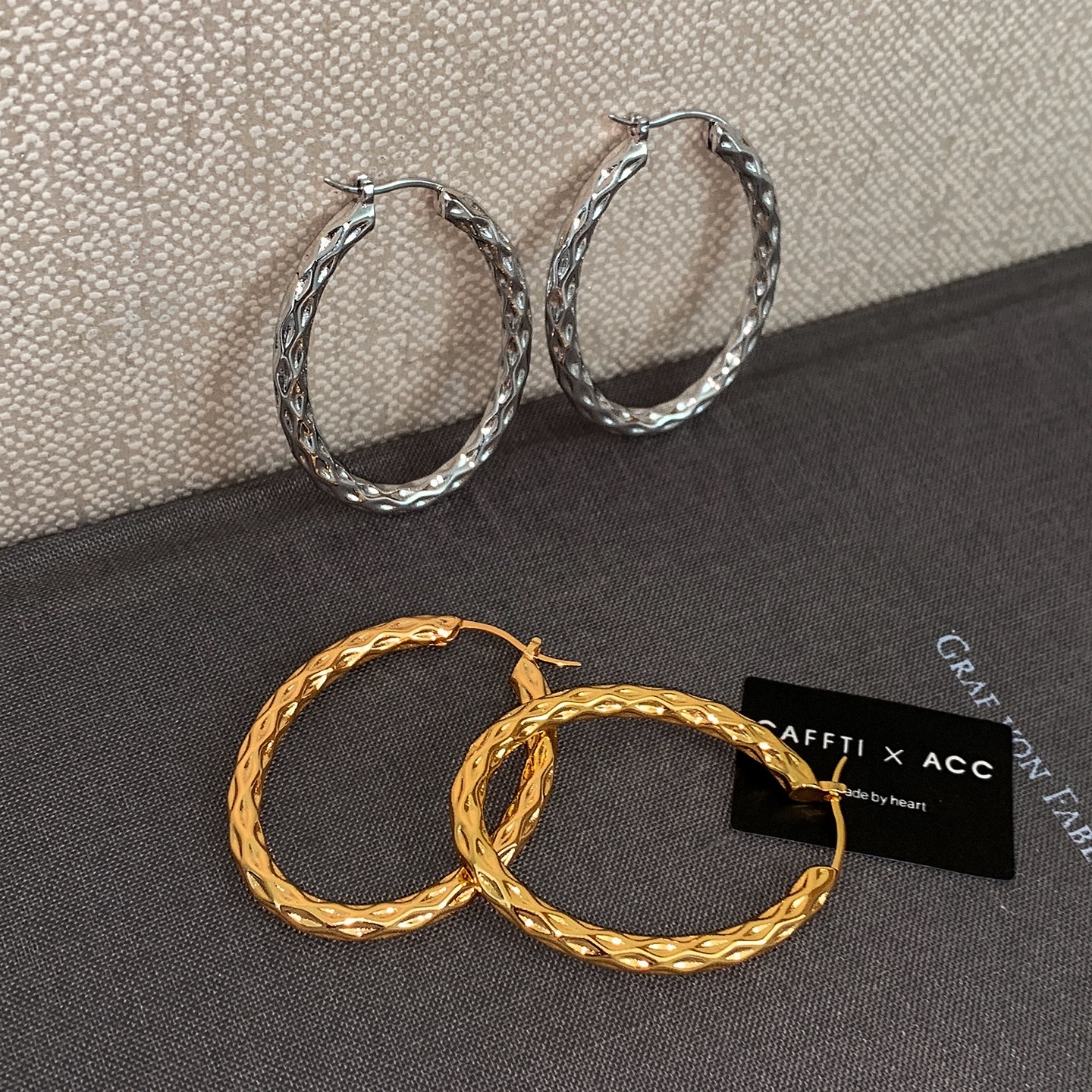 European and American exaggerated gold and silver diamond-shaped large plain ring earrings, each ring exudes a sense of high-end luxury, light luxury, old money style, 2025 super popular earrings and earrings details Picture