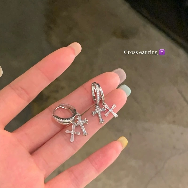 冷淡风精致闪钻十字架耳钉小众轻奢高级感耳骨夹无耳洞女新款耳饰冷淡风精致闪钻十字架耳钉小众轻奢高级感耳骨夹无耳洞女新款耳饰白底实物图