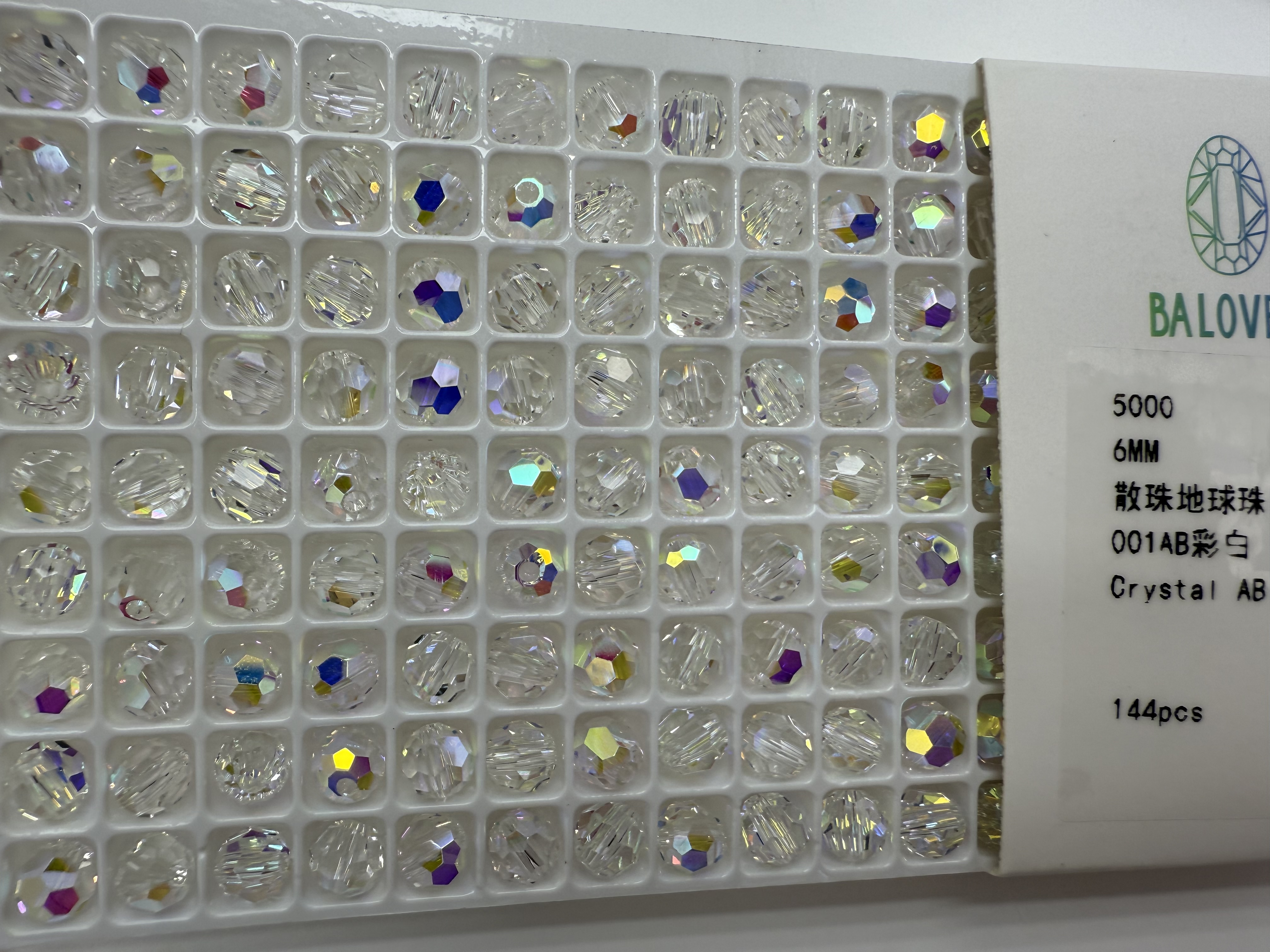 A series of high-quality DIY beaded jewelry accessories with multi-color transparent glass beads. The quality is extremely high and you will fall in love with it at first sight