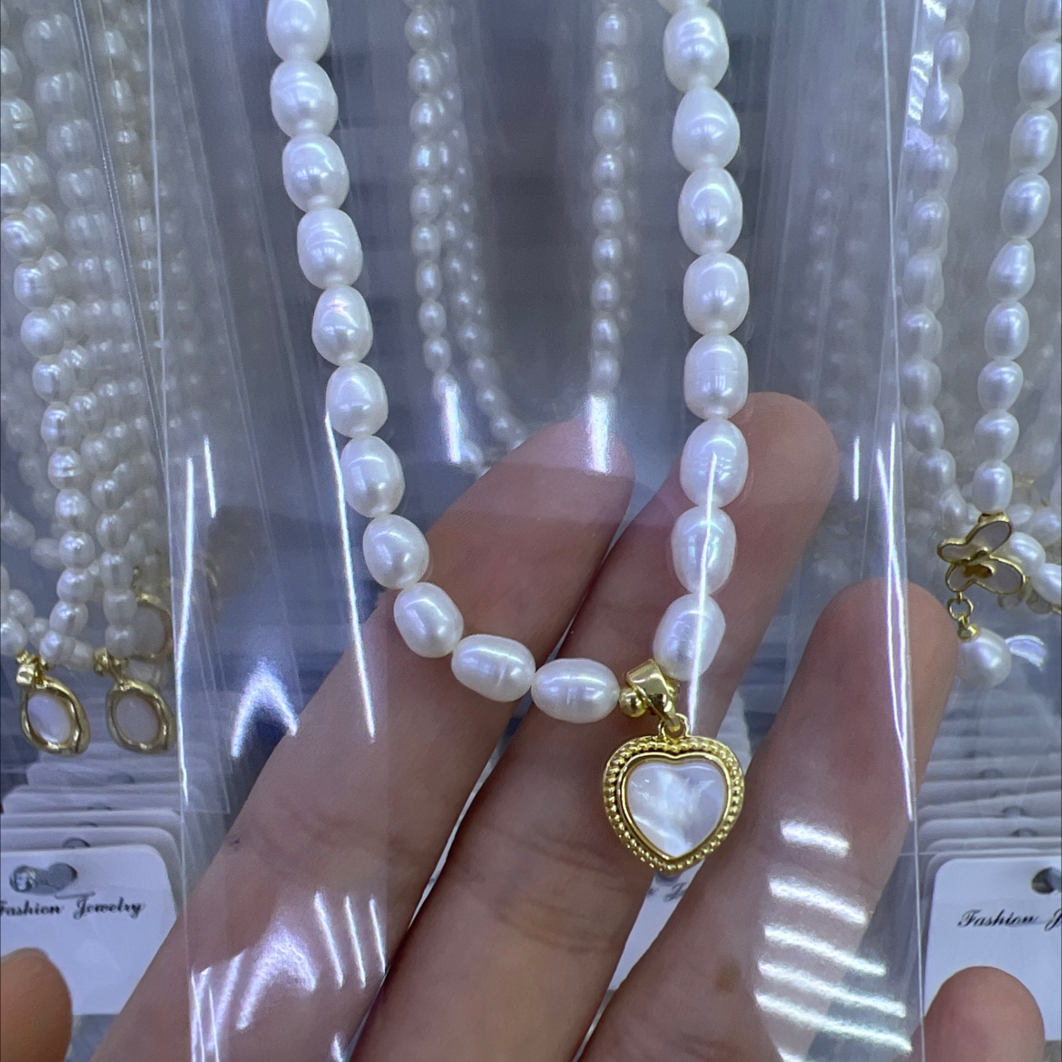 爱心吊坠珍珠项链女款2025新款轻奢小众高级感锁骨链配饰颈链首饰产品图