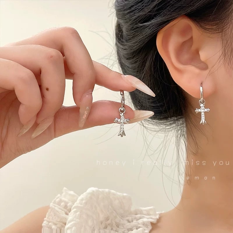 足银戒指欧美风祖母绿水晶饰品时尚戒指女款简约百搭款克罗心十字架耳环女轻奢高级感耳钉耳圈冷淡风耳饰简约耳夹耳坠潮详情图3