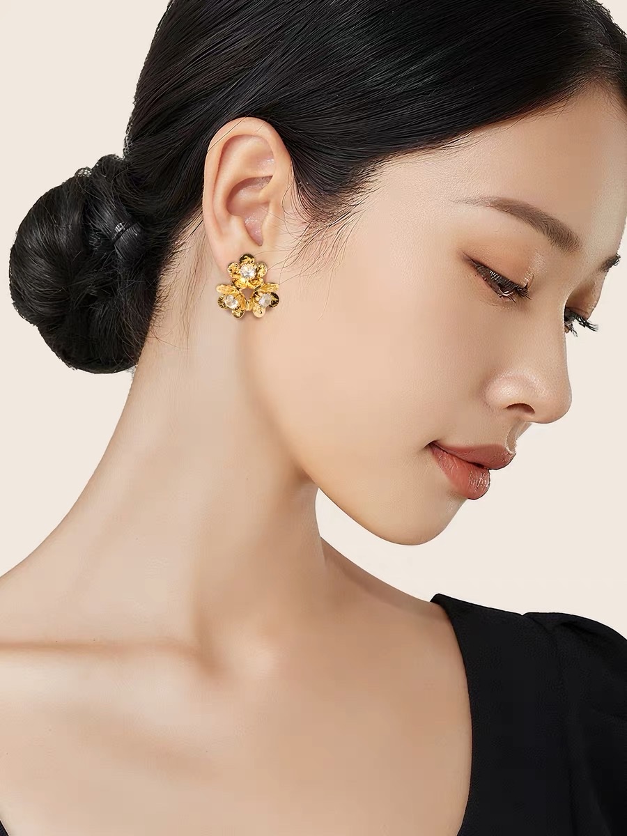立体花簇镶锆超闪耳钉女2025新款金属高级感复古花朵耳环锆石耳饰饰品详情图4