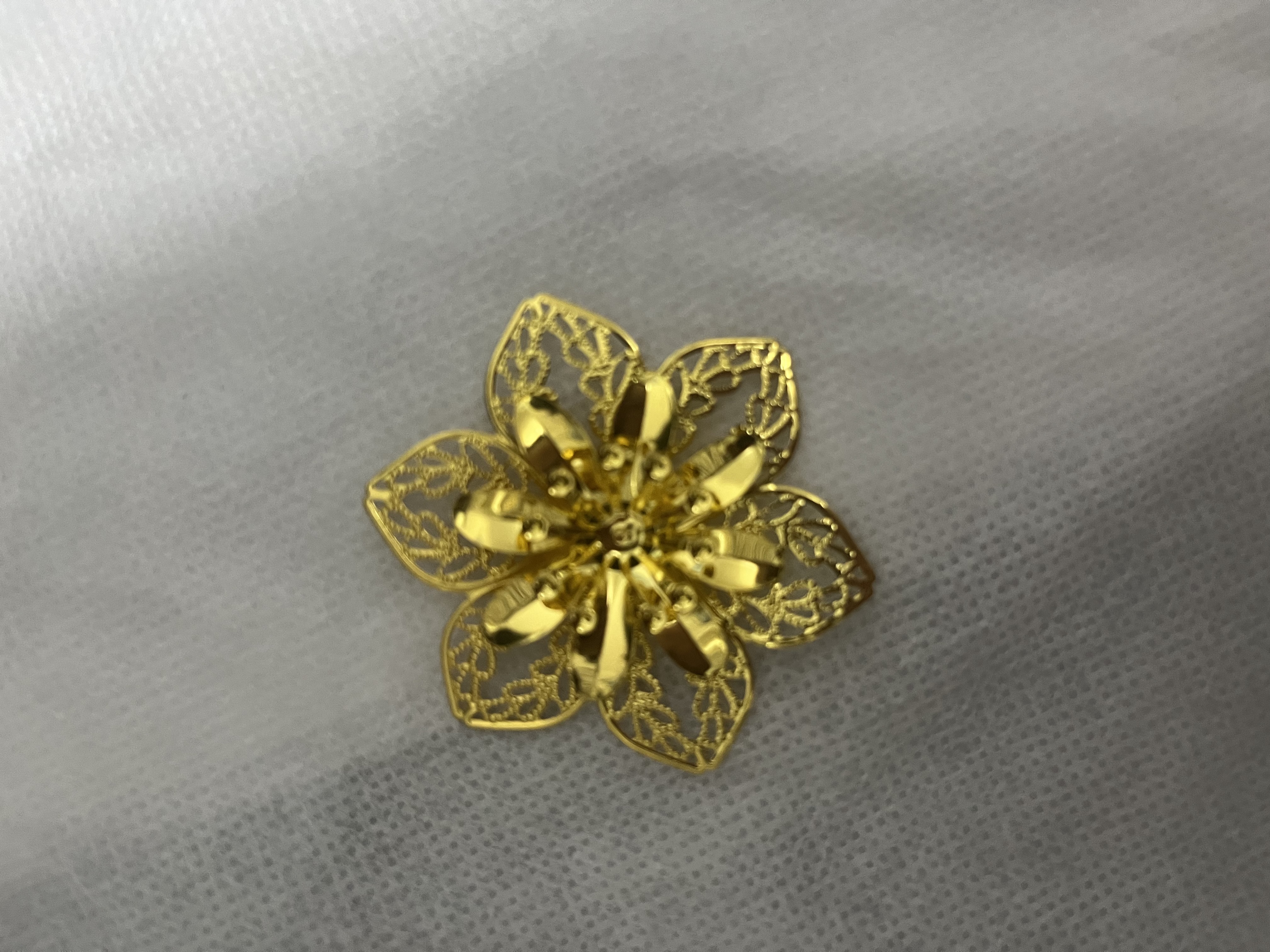 漂亮的小花瓣饰品