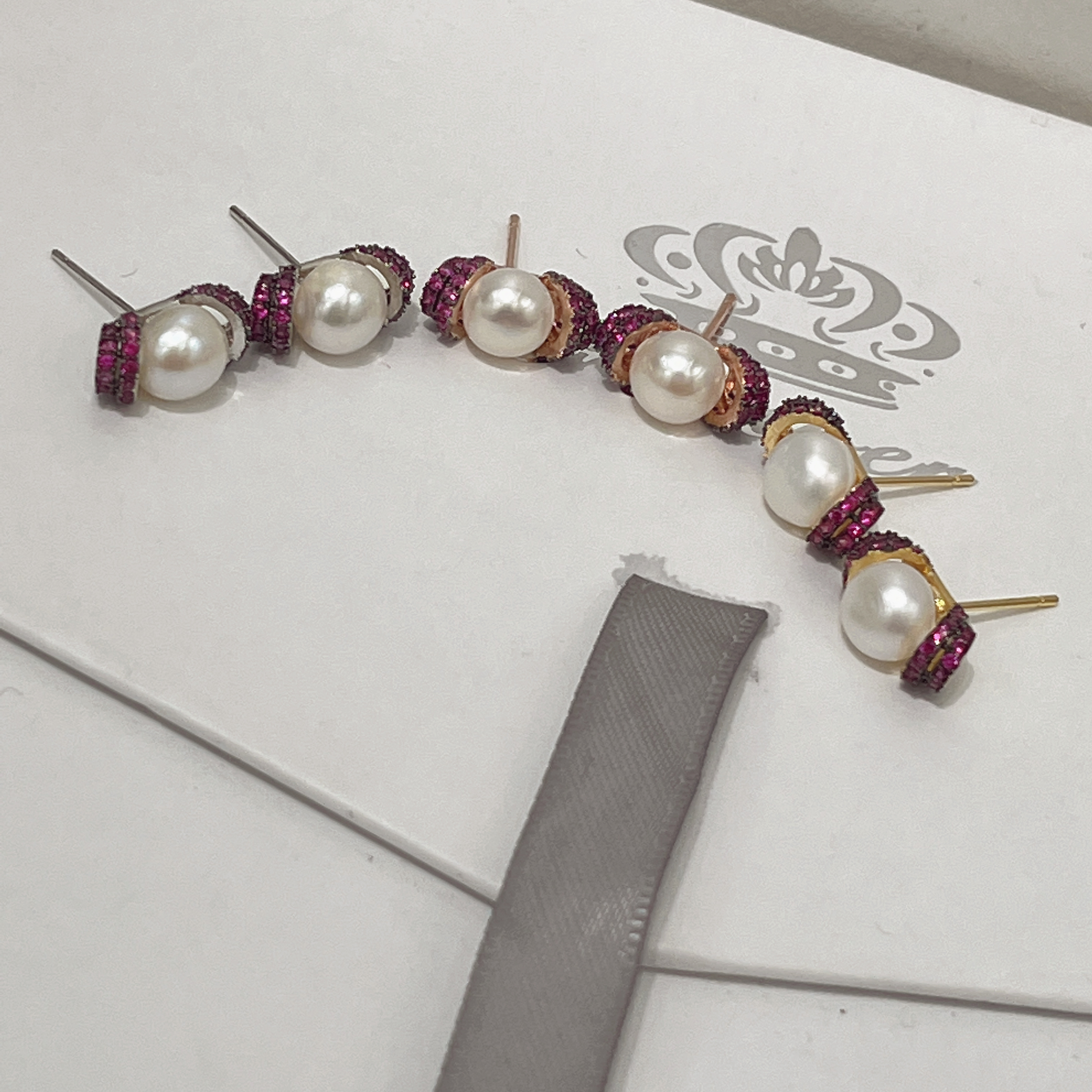 Yunyi's home gold ingot freshwater pearl stud earrings S925 silver needle earrings Zircon micro-inlaid good symbolic jewelry Specification image