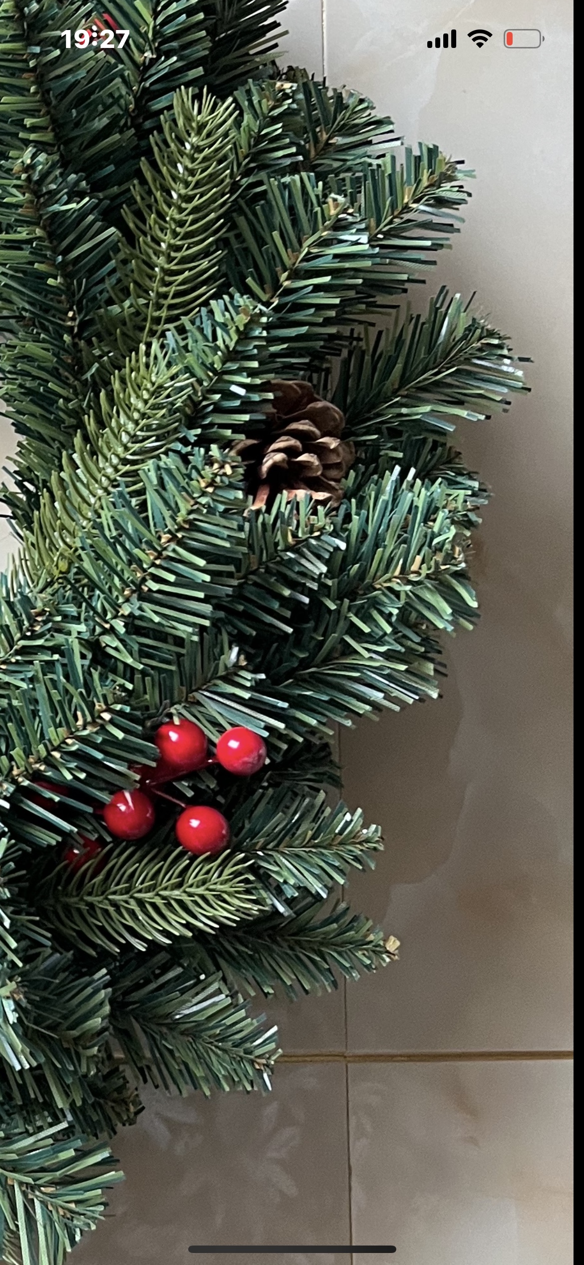 Christmas wreaths, with red and pinecone wreaths, mixed wreaths, high-end mixed wreaths with PE leaves details Picture