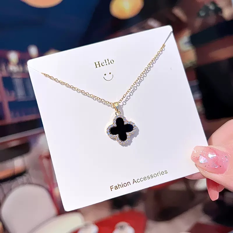 Korean style, light luxury, full diamond titanium steel necklace, women's fashion, versatile, internet-famous collarbone chain, flower pendant, high-end jewelry Application Scenario