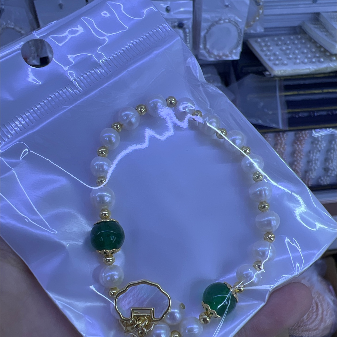 Fábrica precio de tratamiento natural perla de agua dulce pulsera para mujeres nicho diseño original mancuernas de mano adornos de mano varios enviar novia details Picture