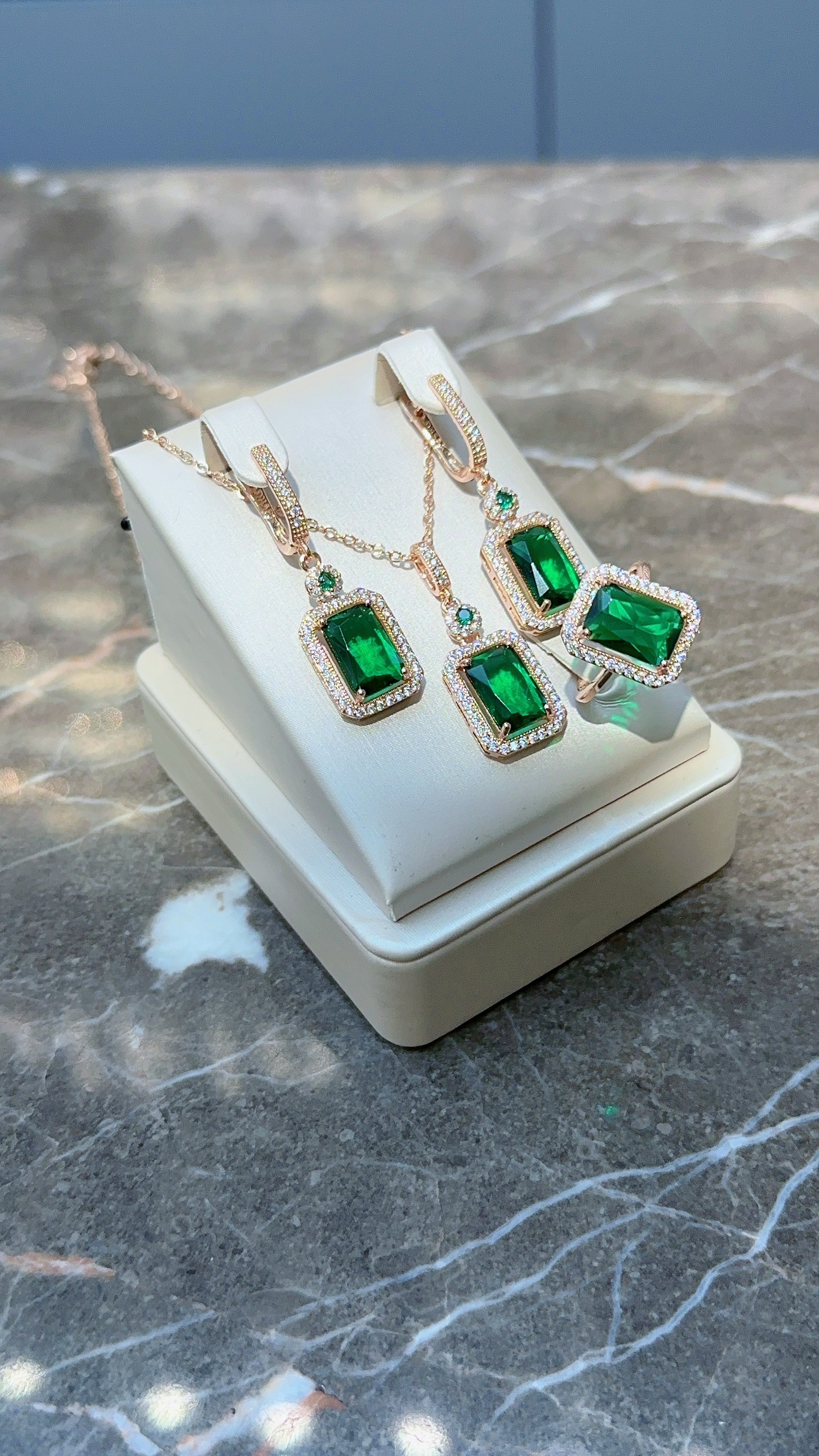 Gulkina585 Rose Gold jewelry, Jade Green earrings and pendants, Zircon jewelry set, fashionable and luxurious style ring earrings Necklace set
