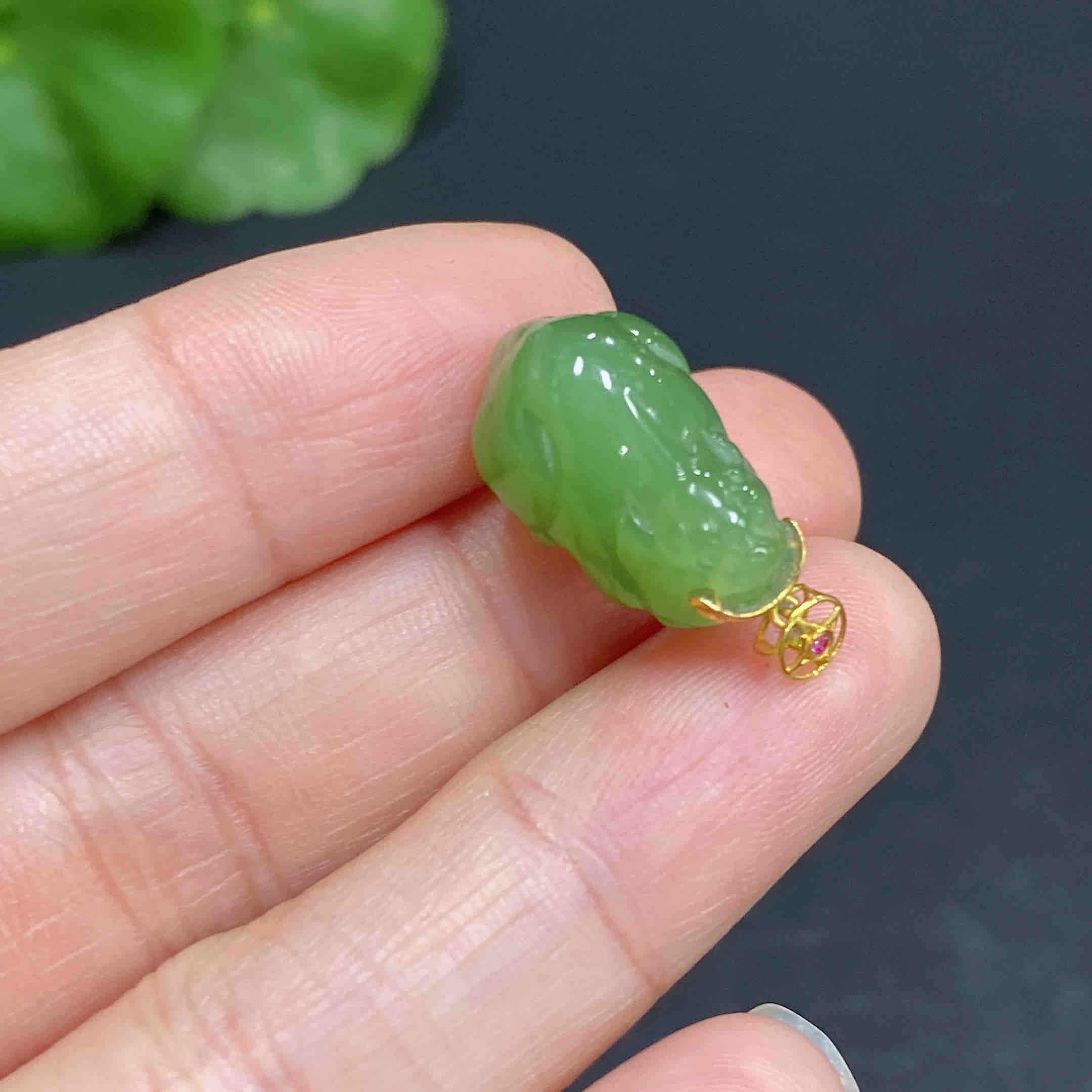 和田玉挂件     貔貅    18k金扣头     货品总重约2.5g详情4