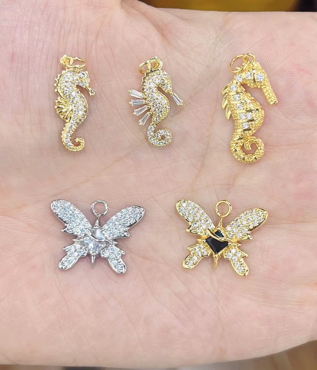 饰品配件，成品项链，铜微镶，铜镶锆石，电镀 18k 真金，流行饰品，时尚潮流，项链吊坠，海马蝴蝶