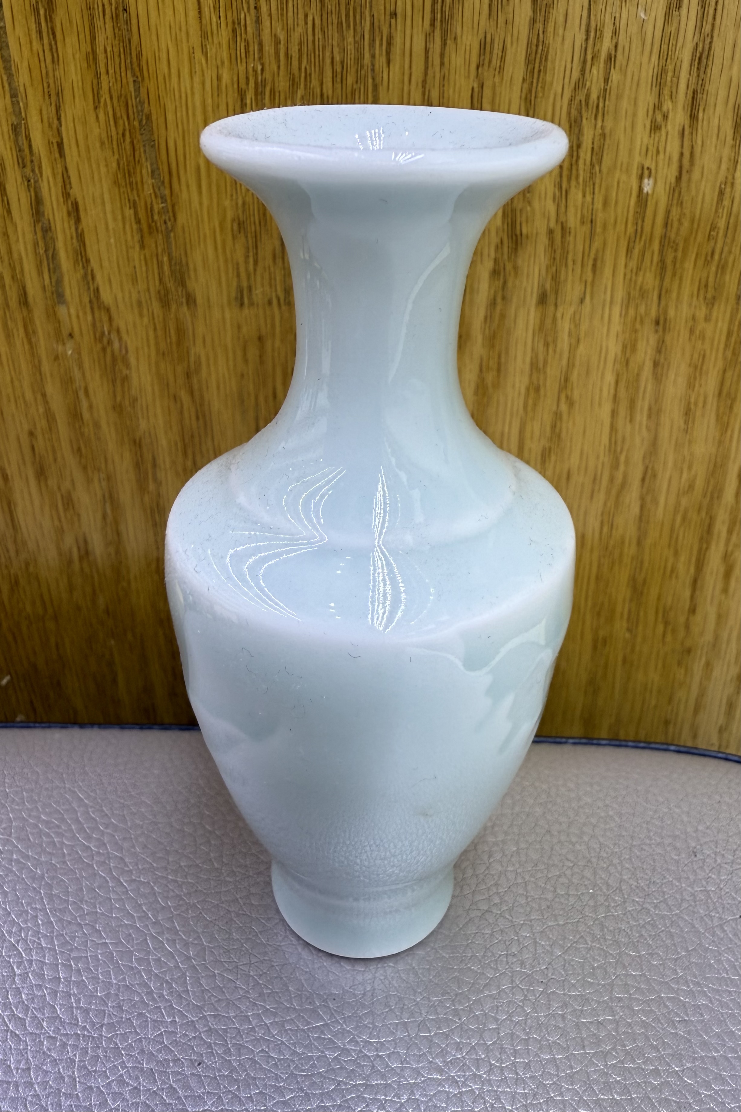 上釉雕花陶瓷花瓶-3